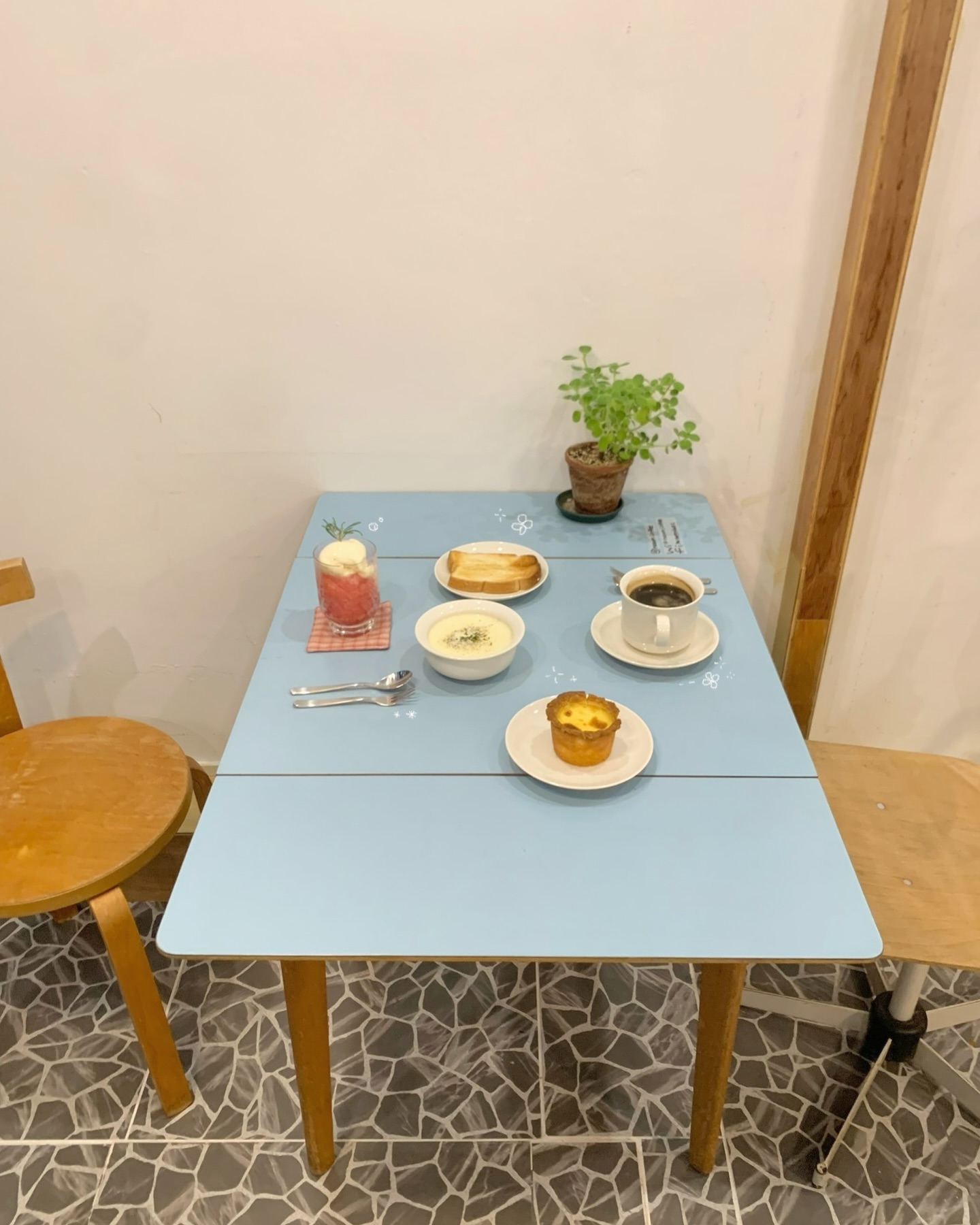 나만 알고싶은 그런 카페 🏡🩷 그래서 누가 나랑 야끼소바빵 먹으러 갈꾼데 .....