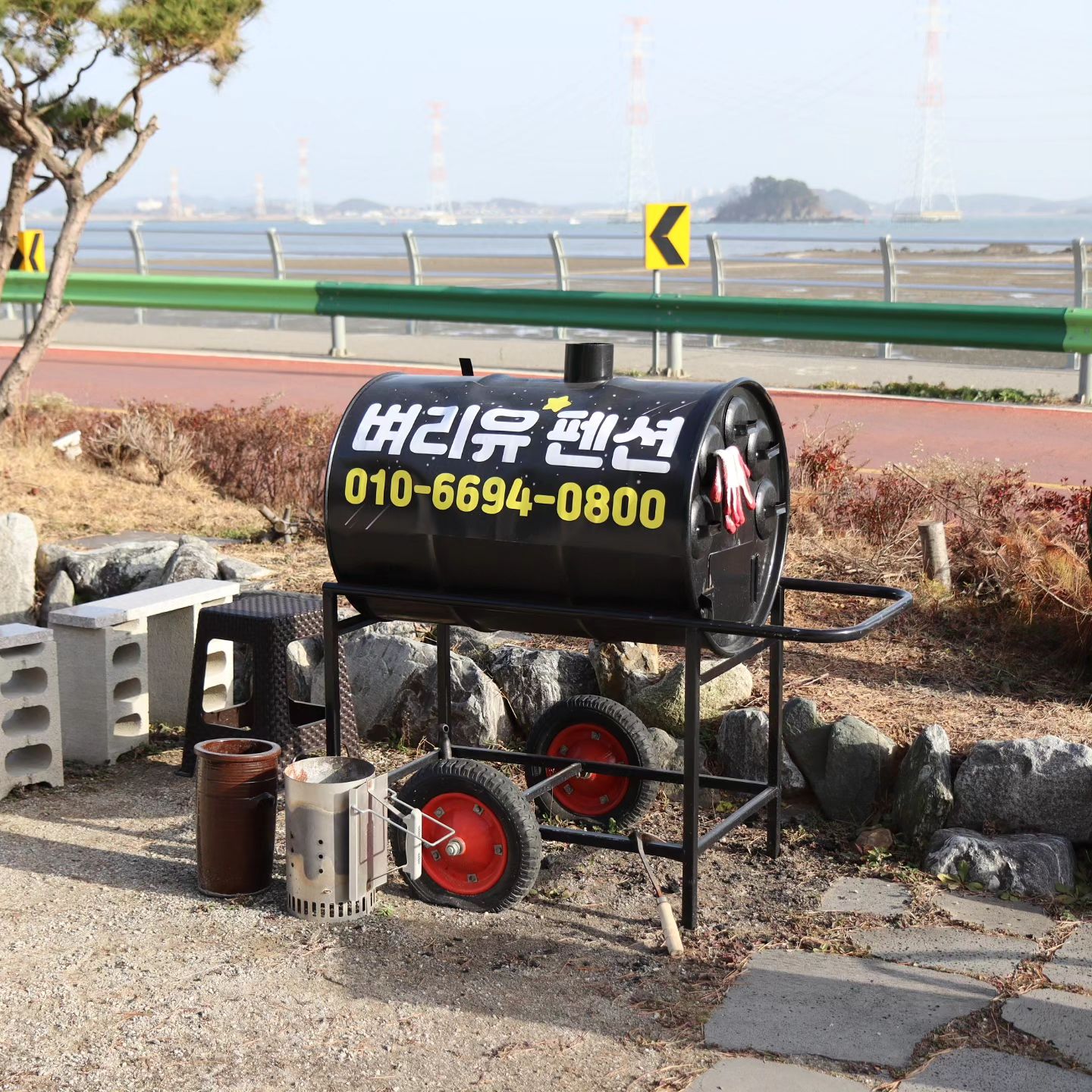 #영흥도펜션 #벼리유 

오늘 인천에 계시는 부모님이 잠깐 왔다가셨는데, 펜션이 너무 좋다고, 깨끗하다고, 다음엔 같이 오자고 하시네.

부모님 모시고 여행을 자주 다니지만, 이렇게 깨끗한곳은 거의 없어가지고 엄마가 막 놀래시는 곳~ ㅎㅎ

시설도 깨끗하고 무료로 서비스로 주시는것도 많고 여기 젊은 사장님은 왜케 친절한지~

하루 더 있다 가고싶네~~ 그만큼 넘 맘에 드는곳!

ㆍ

ㆍ

bry_stay_kr

#대부도펜션 #영흥도이쁜펜션 #영흥도뷰좋은펜션