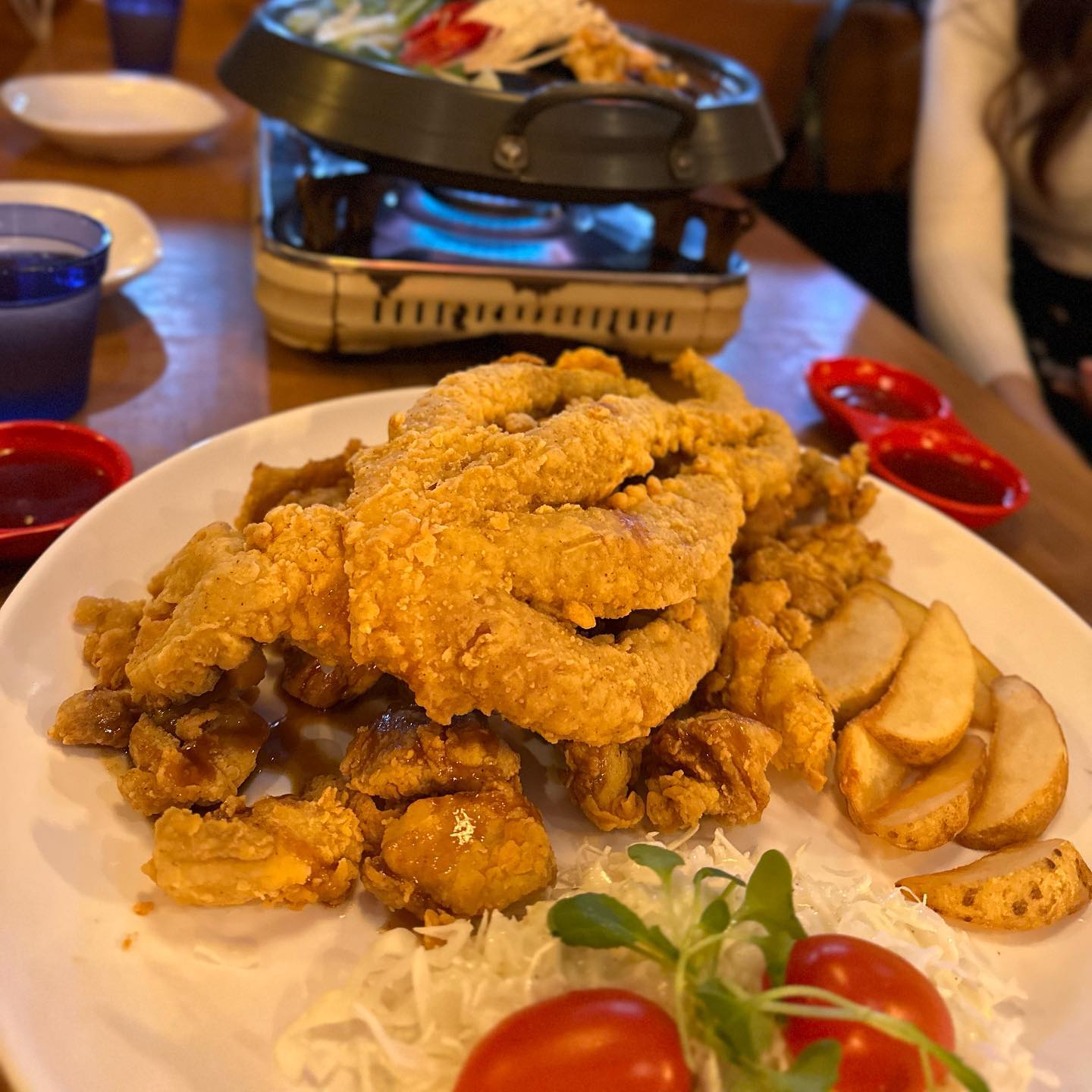 #협찬 당산에 문어치킨 맛집을 찾는다면 바로 여기! 달달데이 당산점🐙

당산역 핫플에 문어치킨이 있다는 말을 듣고 호다닥 달려갔습니당

사진만 봐도 엄청 실한거 보이시죠ㅠㅜ 살면서 처음 먹어본 문어치킨인데 너무 맛있어서 놀랐어요

문어숙회도 맛나다는데 다음에 먹어보려구요 >___< 

짬뽕탕도 같이 시켰는데 칼칼한 맛에 사리도 한가득 들어있어서 너무 만족하며 먹었답니당

매장도 엄청 넓어서 단체 100명도 가능할 정도로 좌석이 많았답니당 ㅎㅎㅎ

달달데이 추천드려요 🎉🙌🏻

#달달데이당산점  #당산술집  #당산치킨 #당산문어  #당산짬뽕  #당산맛집 #당산치킨맛집  #당산문어치킨  #당산단체모임 #당산호프집  #당산문어튀김  #당산문어맛집 #당산문어요리  #당산동맛집  #당산역술집 #당산맛집  #당산역맛집  #당산역대관#맛집협찬#맛집리뷰#인플루언서#협찬문의#협찬환영 #협찬디엠#맛스타그램#문어치킨