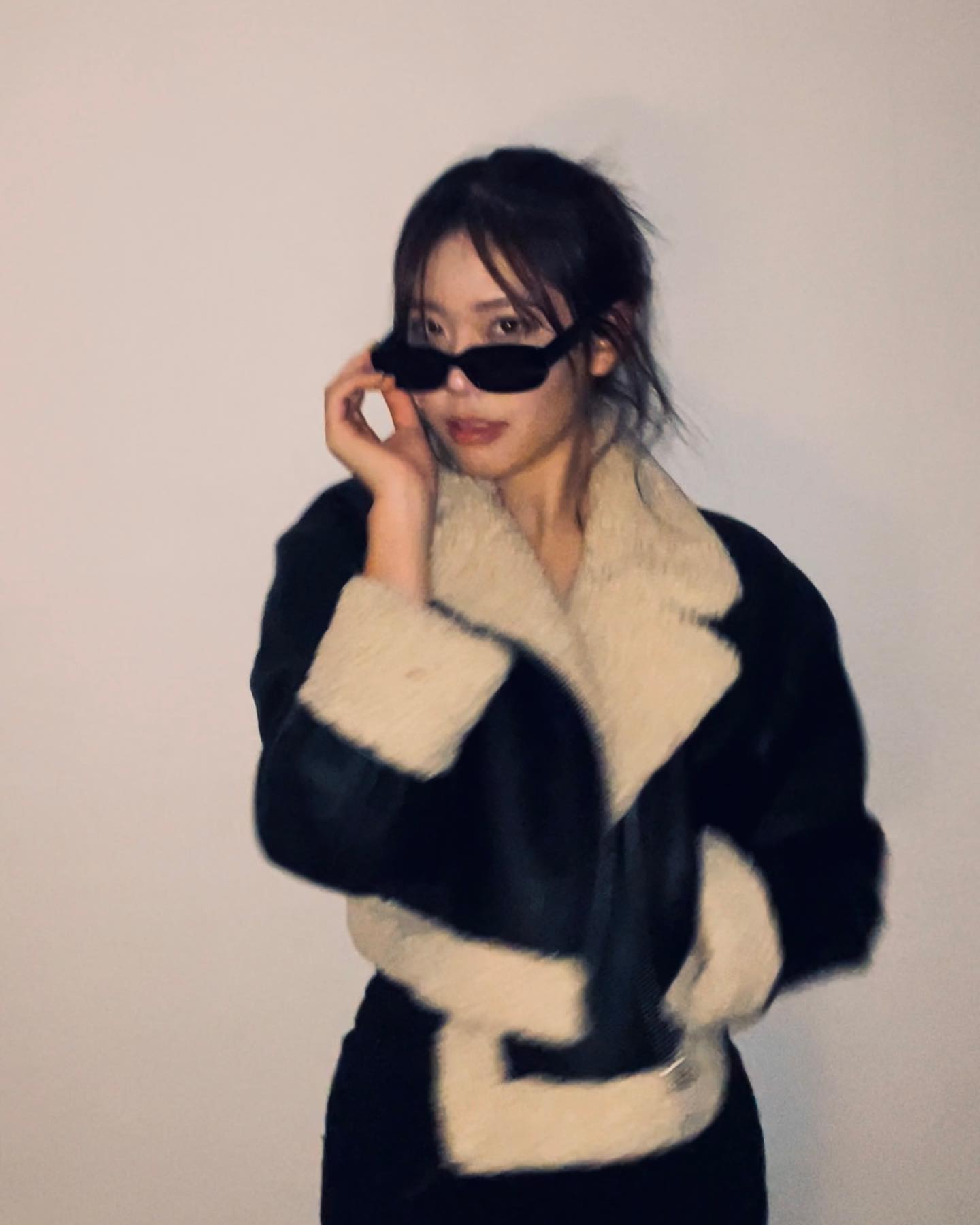 📸🕶️

#fyp #ZARA #shearlingjacket #sunglasses 
#미공개컷 #무스탕 #bunhairstyle #DRAMATIC #COOL #FILTER #flash #08 #2008 #16 #korea #협찬 #협찬디엠