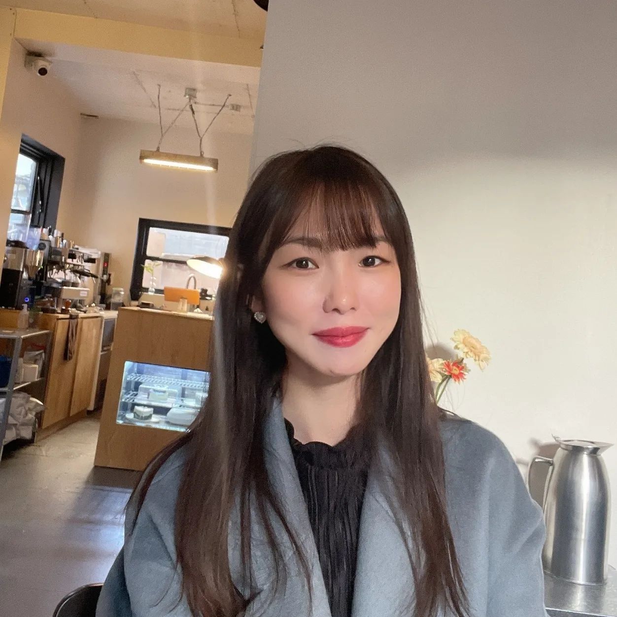 헿.. 완전히 자리잡은 눈!
디엠으로 가끔 물어보시는데
저는 쌍커풀 절개+ 눈매교정 한지 5갤정도 되었구요 
강남역 #처음처럼성형외과 에서 했어요! 
자연스럽게 하는거 원하시는 분들께 추천 막 드리고 싶어요 ㅋㅋ 원장님이 과하게 하시는 스탈 아니고 내 얼굴에 맞춰 해주시는 스탈이신것 같아 저는 좋았거든요 ㅋㅋ
절개인데도 붓기두 2주안에 다빠지구.. 진작할걸 그랬다는요 ! ㅋㅋ

#쌍커풀후기 #눈매교정 #강남성형외과 #쌍커풀절개후기 #눈매교정 #눈매교정후기 #뷰스타그램