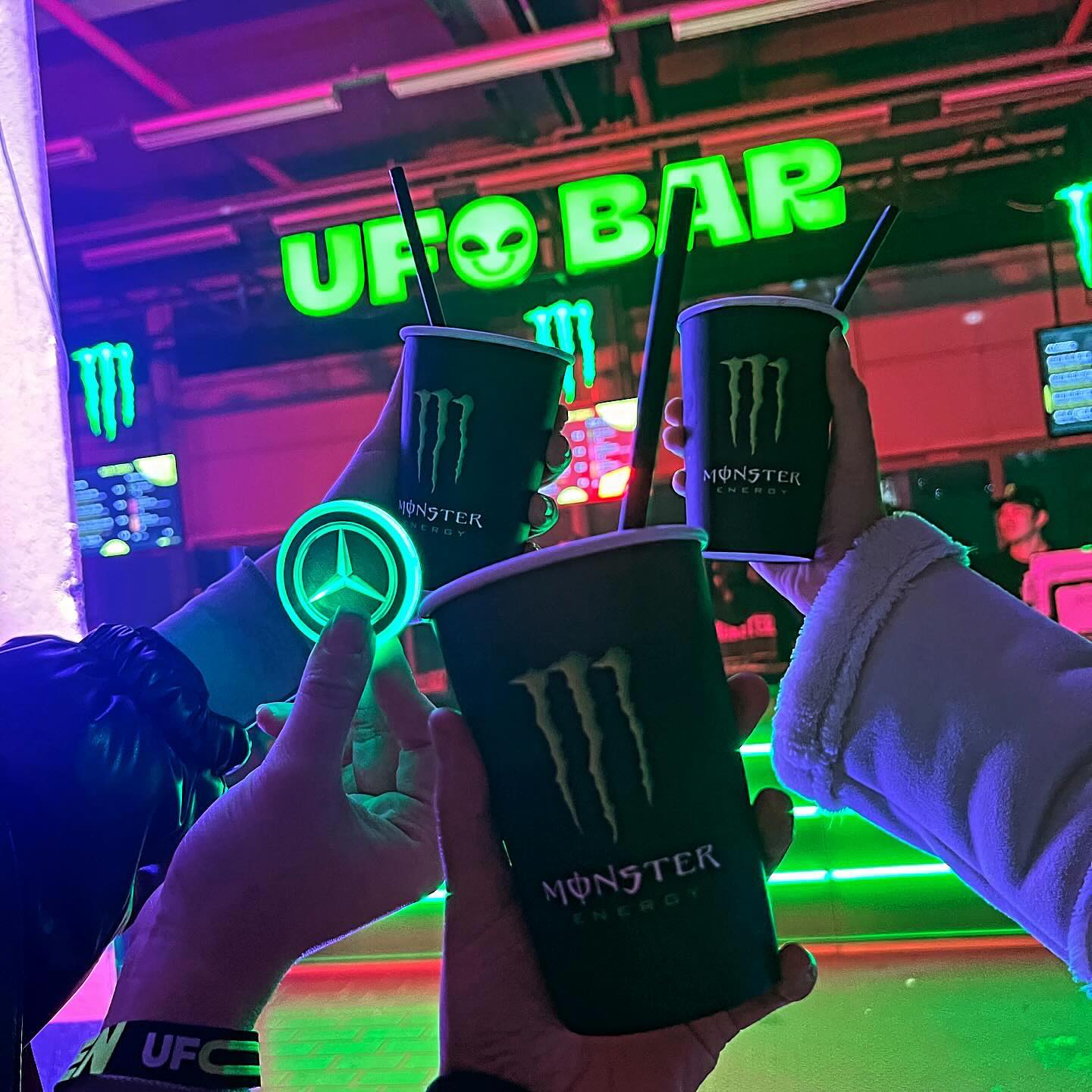 MONSTERENERGY 선수 복지 🎁
👉🏼 UFO STATION Ep.4👽🛸

#오늘도몬스터 
#anergy #monster #monsterenergy 
#몬스터 #몬스터에너지 

👥 min_vely0.0 yu._bin 

- hoya.store_ 
- oneillkorea 
- tkow_official 
- ros_wake 
- ronixwakeboards 
- monsterenergy 
- bushman_life