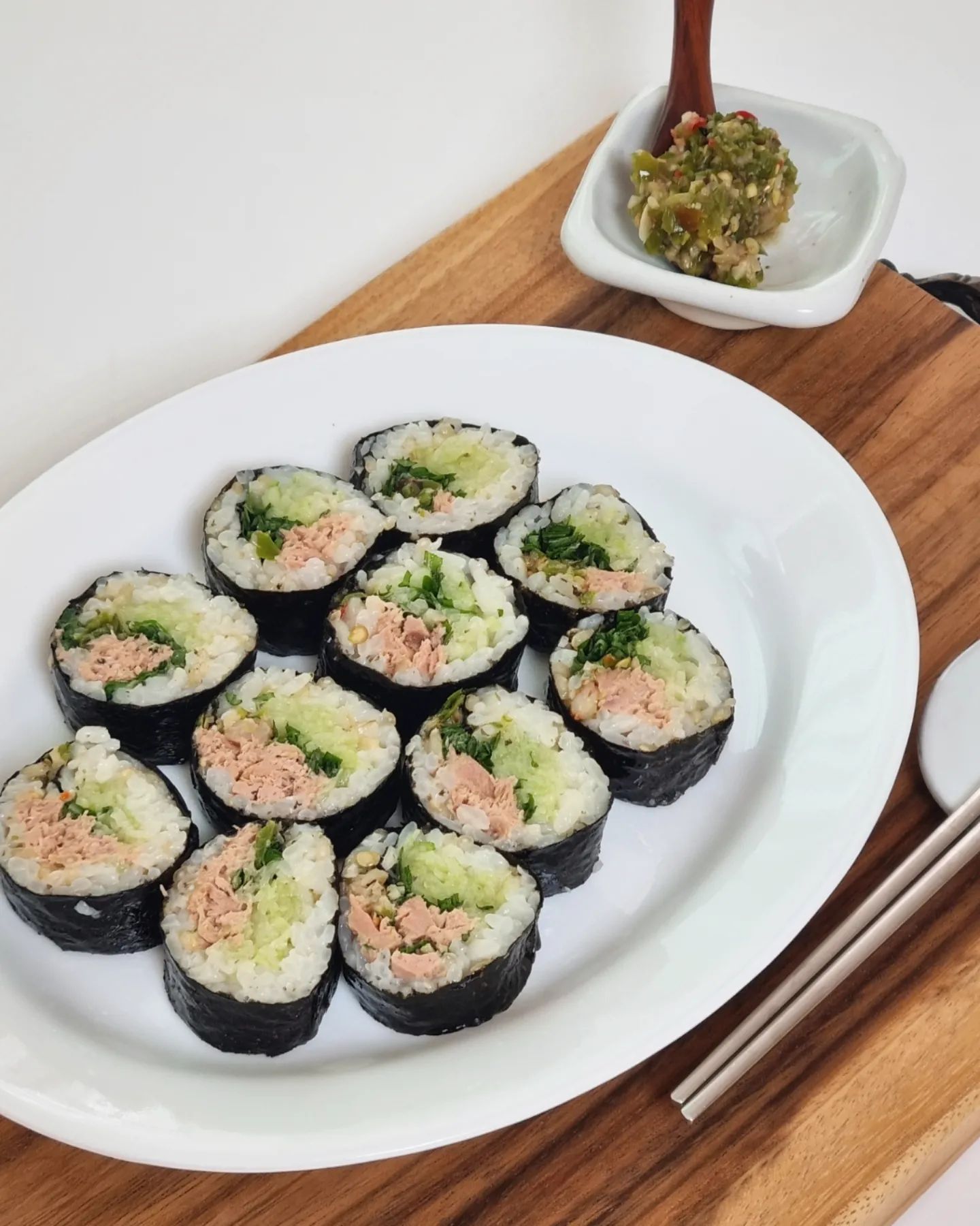 날씨가 선선하니 김밥을 맹글어보자😋
오이참치김밥이 심심하게 느껴진다면? 국내산새우를 넣은 청양 고추다대기 땡초장 #프림슈 한스푼이면 감칠맛 폭발🤩

맛있게 매워 자꾸 당기는 맛이라 김밥은 물론, 볶음밥, 밥반찬, 라면, 삼겹살 등 어떤 요리에도 잘어울려요!

국산새우와 국산재료로 만들어 믿고 먹을 수 있는 #새우킹푸드 
일일 50개 한정 생산해 꼼꼼한 포장, 안심배송까지!

- 주소 : 경상남도 고성군 고성읍 중앙로25번길 58 (고성시장상가) 라1동207호 (우 : 52942)
- 홈페이지 : https://smartstore.naver.com/primsh
- 전화번호 : 010-8434-4557

prim_shrimp

#땡초장 #매콤다짐슈 #밥도둑 #국내산새우 #국산새우 #국내산칵테일새우 #국내산깐새우 #국내산손질새우 #국내산생새우 #오이김밥 #새우요리 #새우맛집 #고추장물