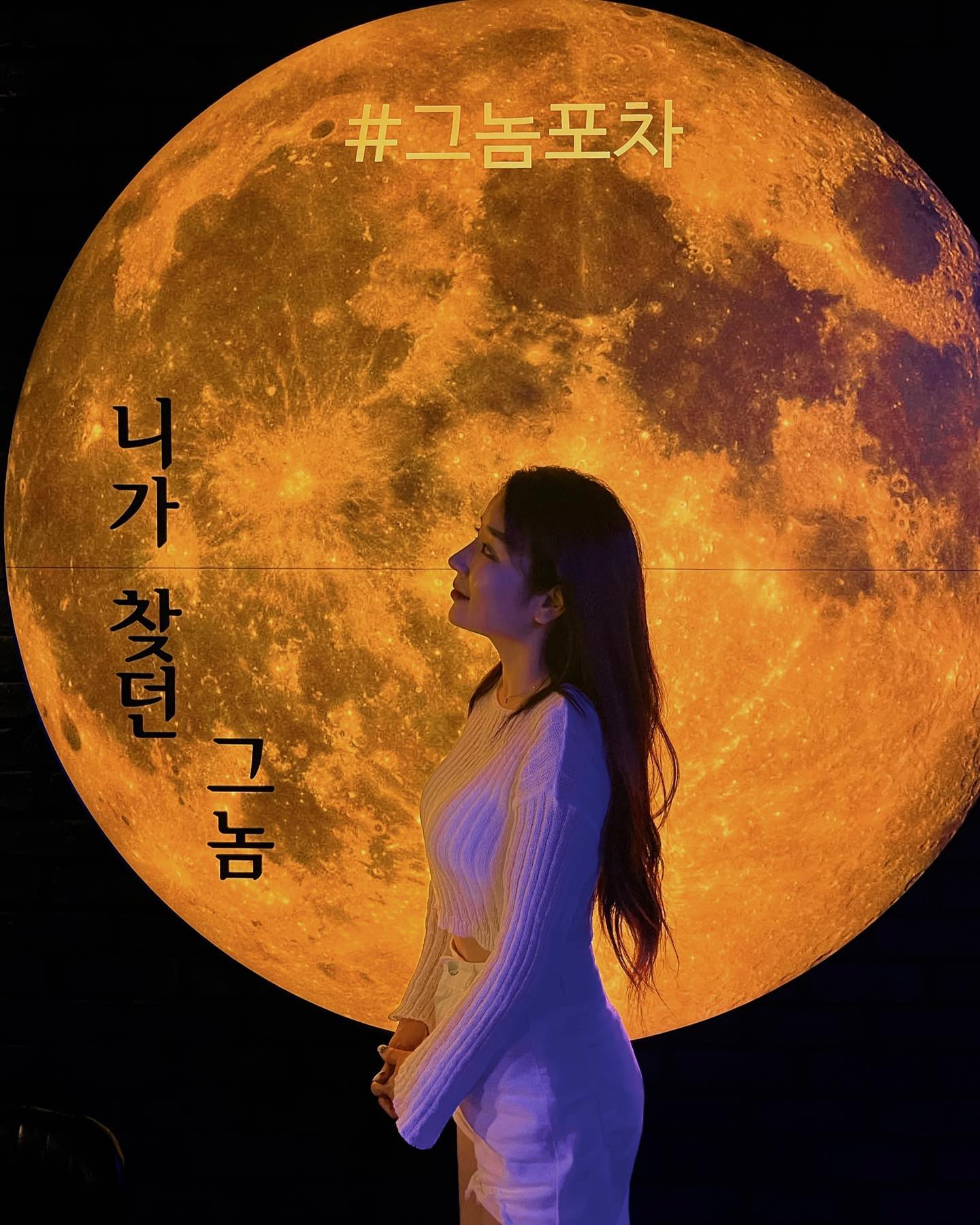 하이퀄리티 안주 때문에 한번
서비스에 두번 놀래는 그놈포차
다양한 안주와 하이볼로 맛있고 배부르게 먹을수 있는 맛집
특히 알탕이 너무 맛있어서 감동💜

각 테이블마다 손거울까지 있어
여자들이 놀러가기 너무 좋은 술집이라는점!
직원분들도 정말 친절하셔서 기분좋게 나올 수 있는 
인계동 최고핫플

다음에 나랑 여기 갈 사람👋🏻

위치는 인계동 중평떡볶이 일층에 있습니다🧚🏻‍♀️

#그놈포차 #그놈포차인계점 #안주맛집 #분위기맛집 #포차맛집 #포차추천 #헌팅포차 #수원맛집 #인계동맛집 #행궁동핫플 #행궁동맛집 #행궁동데이트 #인계동포차 #인계동맛집 #인계동헌팅포차 #인계동핫플