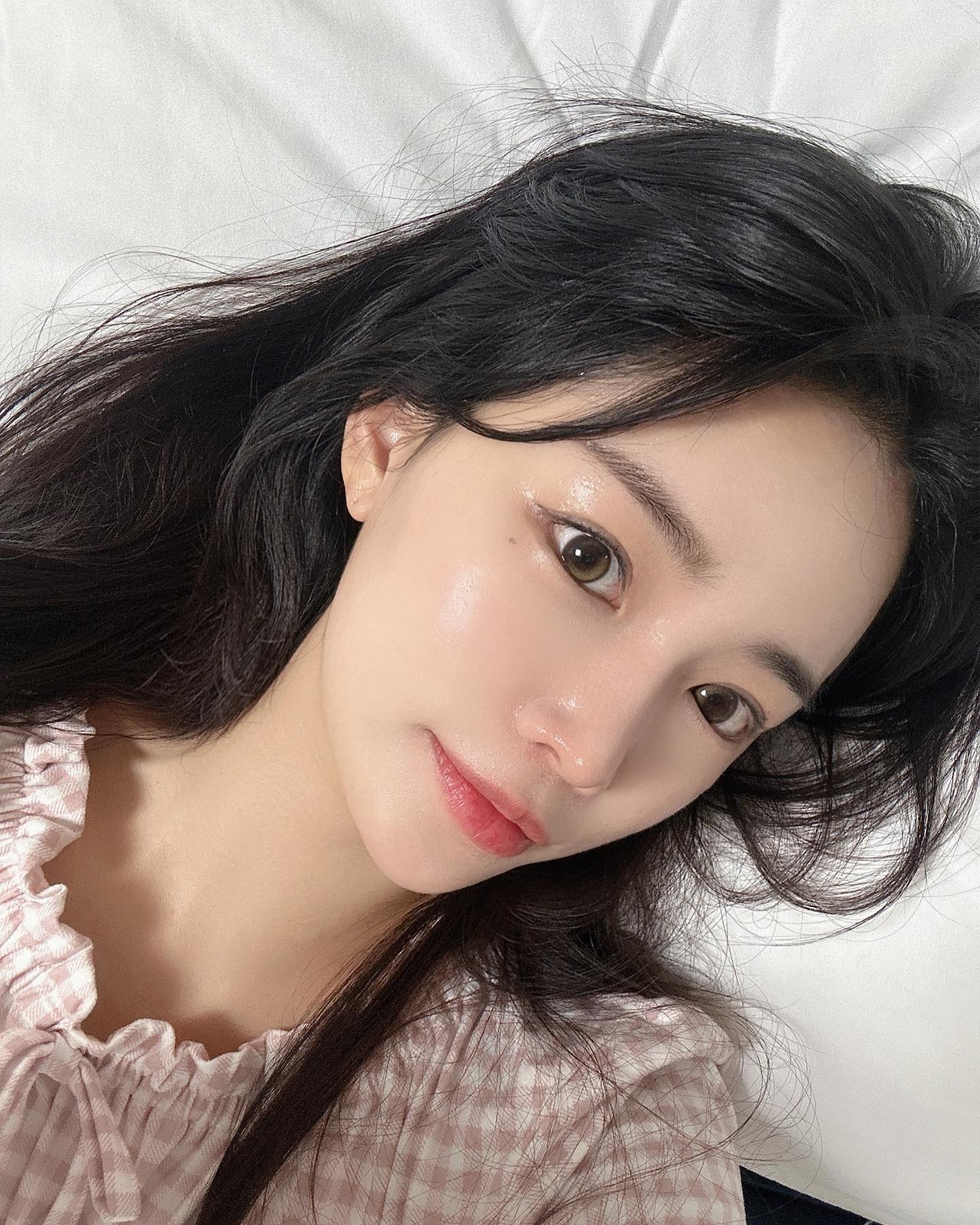 #광고
달바는 달바만의 시그니쳐 향이 있는데 아로마틱 시트러스 플로럴향이 뿌릴때마다 은은하구 넘 좋아🤍ㅠㅠ 

이탈리아 V-라벨 비건 인증도 받은 ‘글루타티온’, ‘콜라겐’, ‘단백질‘ 함유한 비건 세럼 미스트🕊️,, 비건 인증 콜라겐 추출물이 함유되어있고 풍부한 탄력과 보습케어까지해준다구요
비건 글루타티온으로 더욱 밝고 화사하게 항산화 케어를 할 수 있으니깐 넘무 조은 달ㅂr사랑혀,,😃🤍

#달바로얄세럼 #세럼추천 #미스트추천 #미스트세럼추천
#달바세럼시즌5 #항산화세럼 #비건세럼#비건콜라겐세럼 #달바미스트세럼 #달바세럼