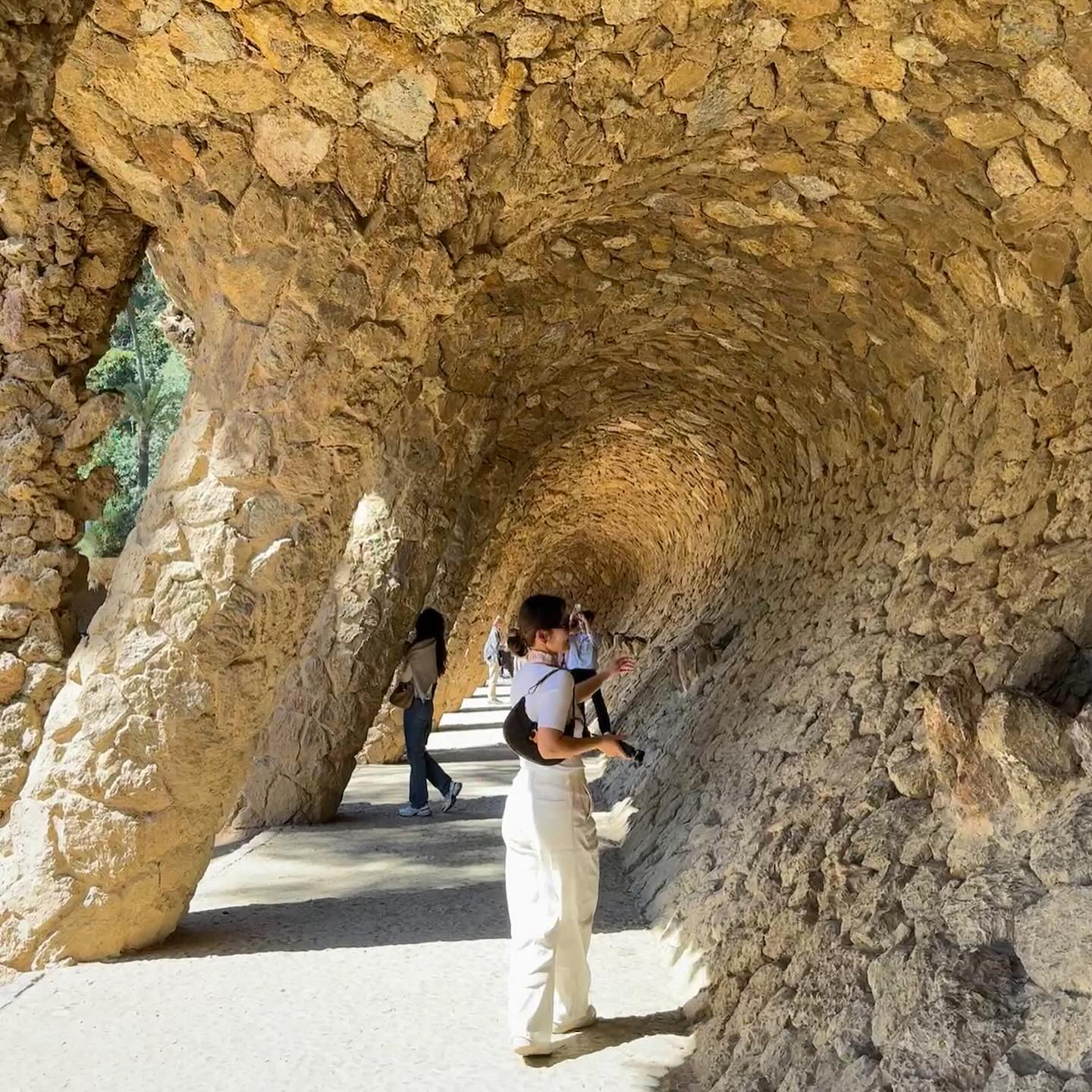 인간이 만든 인공적인 것은 신의 영역을 넘어설 수 없다
Antoni Gaudi