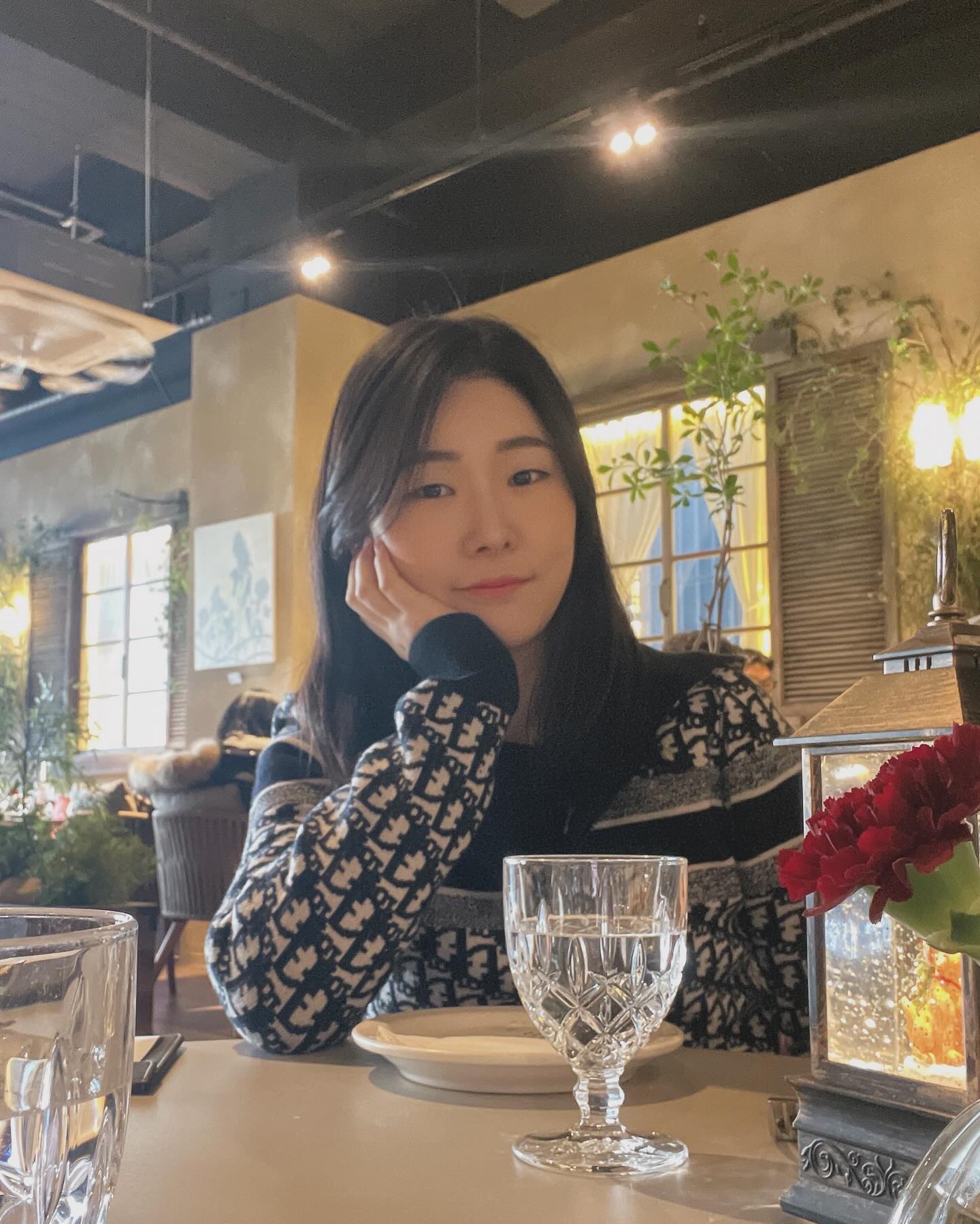 급!!!!! 엄마 이모! 우리 브런치먹으러가자!
스케줄로 고고띵🚘
 
저번에 언니랑 쌤이랑 왔을때 너뮤 좋아서
엄마랑 이모랑 와야지했는데 이리 금방 올줄이야🫰🏻
너뮤 춥지만 즐거운 브런치타임 🫶🏻 자주 만들쟈규 🫶🏻