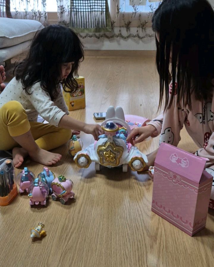 이브날 산타할아버지한테 뽀송핑ㆍ여우핑받고
고모한테 유리핑ㆍ다롱핑받고 
이번 스타티니핑은 거의 다 구매했네 ᆢ
오로라핑~~~~