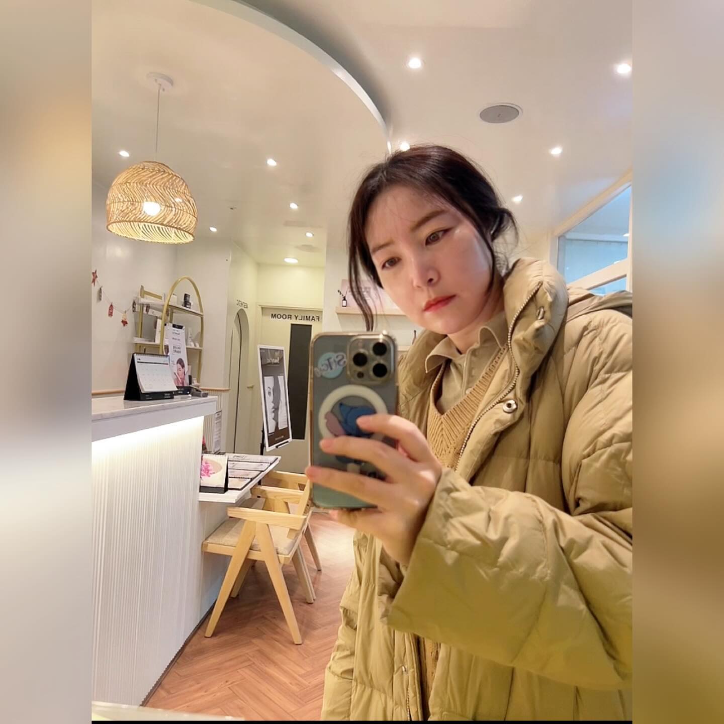 #협찬 #미플탄방점 #대전피부관리 #둔산동피부관리

건조한 내 피부에 수분폭탄빵빵 채우고 왔어요😆
피부관리 잘하는 미플 탄방점에서 소노케어 받았는데 수분없고 칙칙했던 얼굴이 수분기 가득하고 활력있게 변했네용♥️
여윽시 사람은 관리를 받아야 좋네요! !

요즘 겨울철 차가운바람과 건조한 공기가 피부를 마구마구 공격하고 있는데 방어를 제대로 해야돼요🥹
탄방동, 둔산동 피부관리 할곳찾으시면 미플 탄방점 가셔서 피부좋아지시고 오십시옹 ㅎㅎ