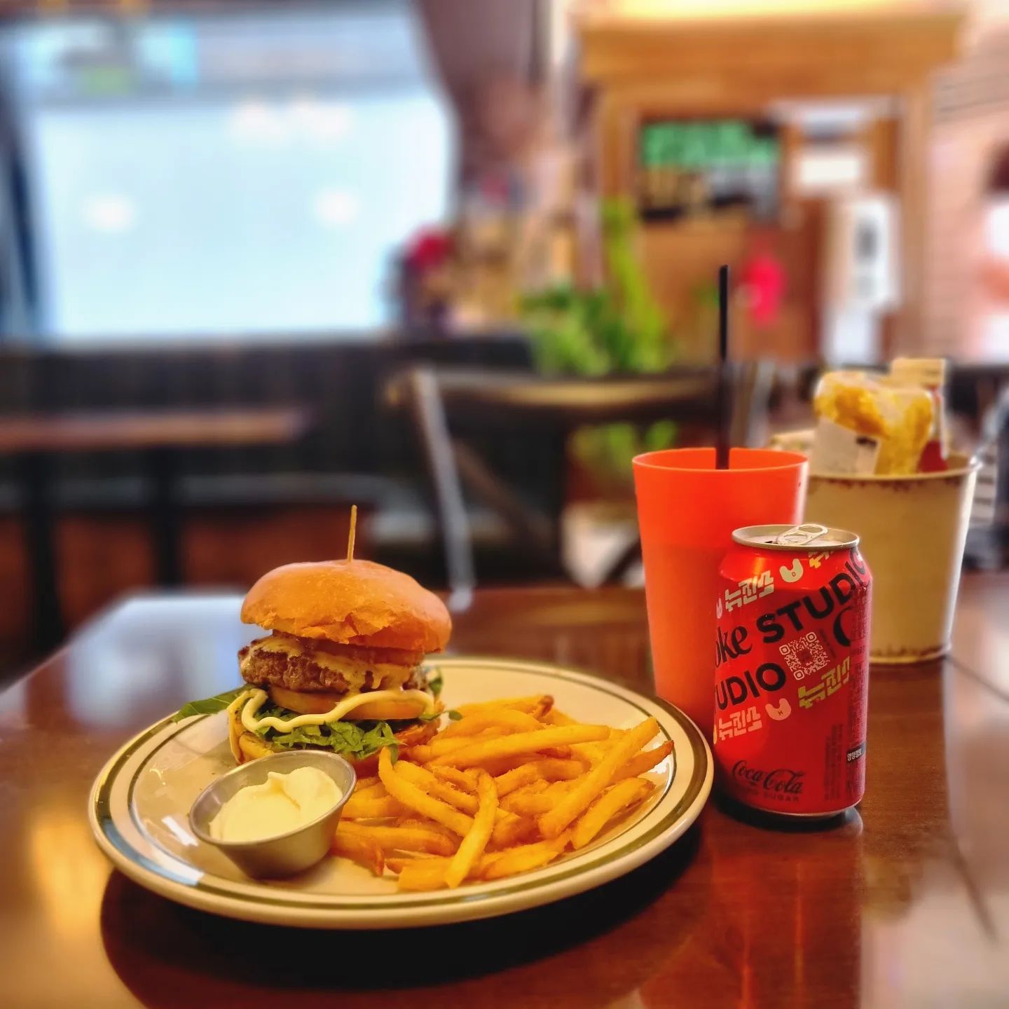 불당동 버거비 맛있다😋
혼자서도 잘먹어요🍔

#불당동버거비 
#혼자서도잘먹어요
