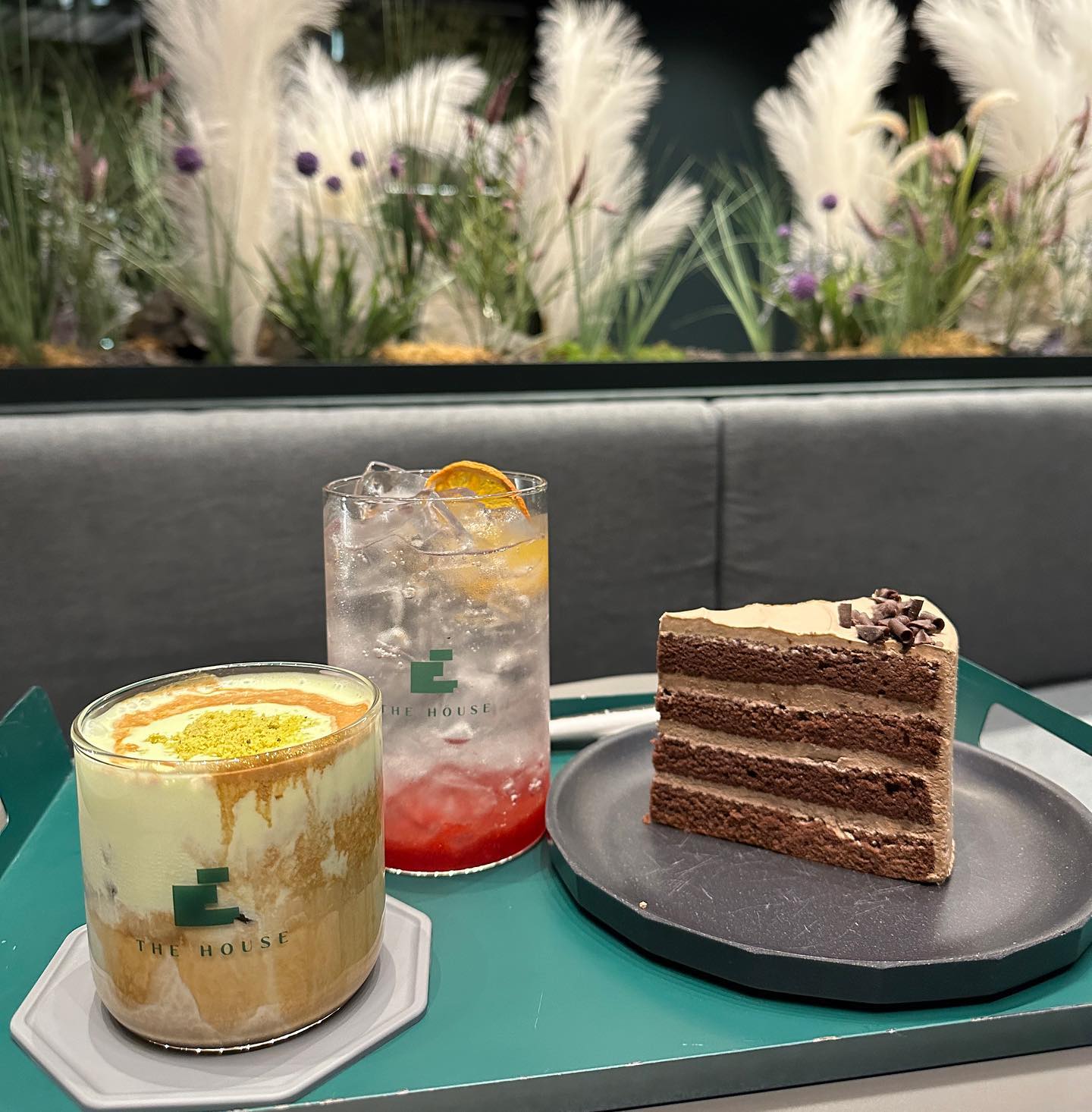#커스텀커피더하우스김포
.
.
김포에 있는 라떼 맛집 다녀왔어요😊
라떼 종류도 다양하고 디저트도 맛있어요~~
카페 건물도 크고 주차공간도 많은거 같아요💚
저녁시간 지나서 가니까 한적하니 너무 좋았어요‼️
.
.
🎈커스텀커피더하우스
✔️경기 김포시 양촌읍 김포한강4로 279-82
⏰매일 10:00~21:30
✔️피스타치오크림라떼 6.5
✔️스트로베리크러쉬에이드 6.5
✔️조각케잌 6.8
.
.
.
.
.
#daily#cafe#cafestagram#cafetour#instagood#instadaily#like#photo#selfie#pic#likeforlikes#인천#김포에서뭐하지#대한민국구석구석#서울에서뭐하지#서울#카페인테리어#신상카페#김포카페#카페계정#카페투어#카페소통#김포가볼만한곳#일상기록#좋반#좋아요#팔로우#맞팔#선팔