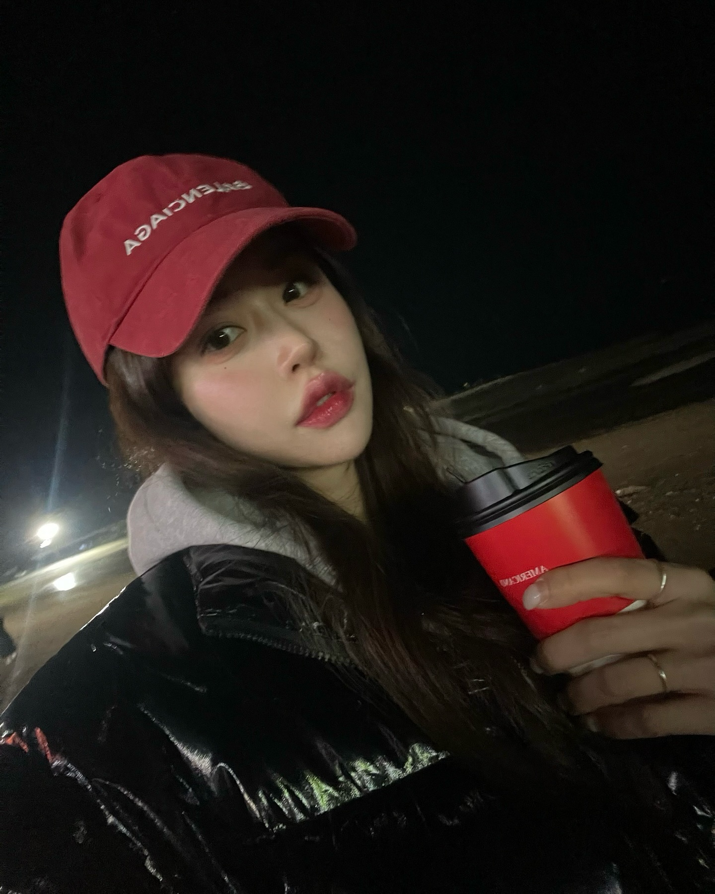 너무 추워서 녹차라떼 입천장 다 까질만큼 뜨거운거 
먹고 싶었는데 미지근해서 실망. 무려 7500원.
#눈이얼얼하다
