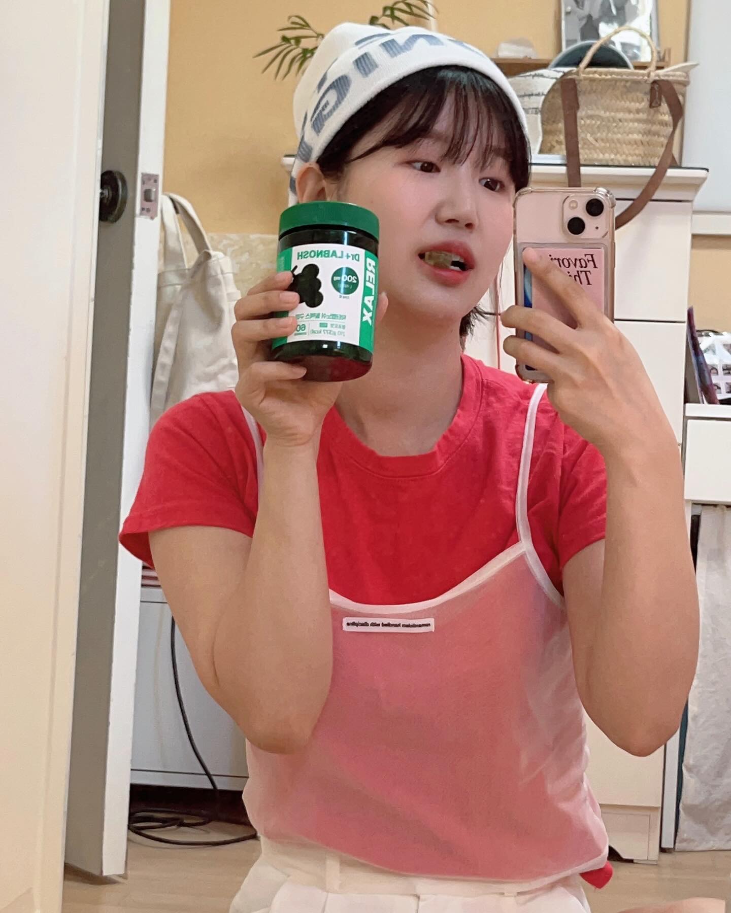 #광고 자기 전 두알 청포도맛 구미로 릴렉싱~💚
달달한 청포도맛 하트구미 두알로 하루의 마무리를 ❕
저당인데도 달달한맛이 맛있어서 알약으로 된 비타민을 먹을 때와는 다르게 맛있고 간편하게 먹을 수 있어요
너무 맛있어서 간식으로 먹고싶은데 참는 중✨🤭😵
요 구미에는 테아닌 200mg가 들어있어서 하루의 마무리를 차분하게 유지 하는 중입니다!