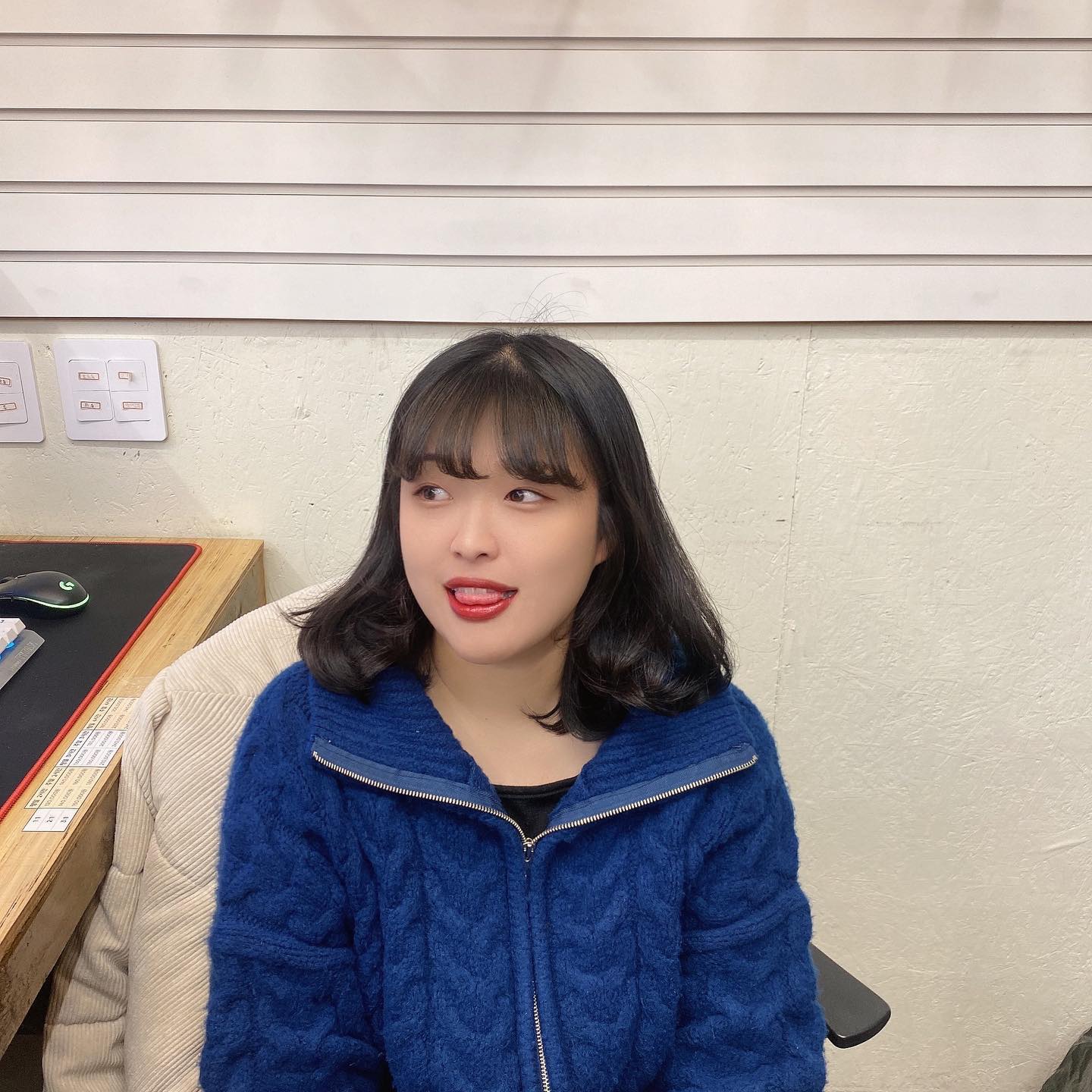 😛