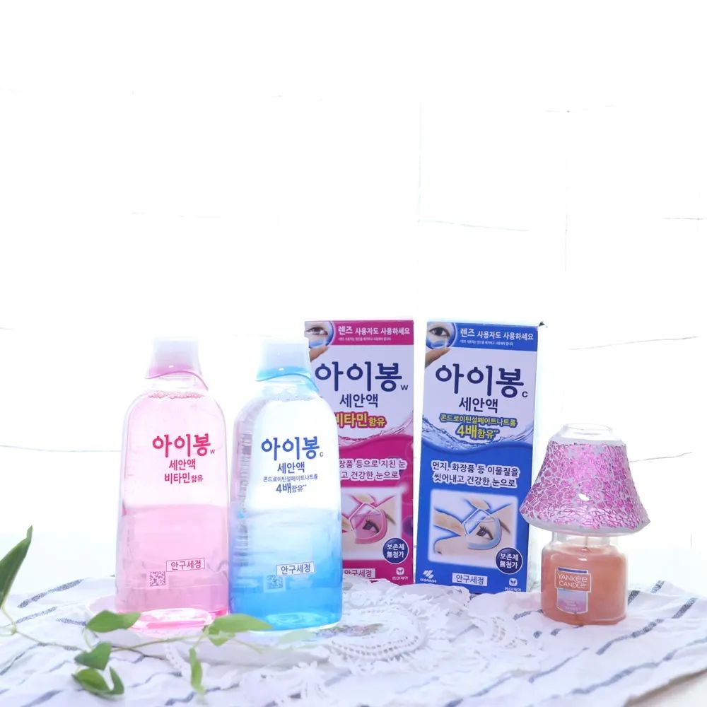 #광고 

날씨가 추워지니 찬바람에 눈이 더 갑갑한 거 있죠ʕ•ﻌ•ʔ♥
먼지나 메이크업에 노출되어 이물감이 느껴지는 눈도 세정할 수 있다는 사실
알고 계셨나요?

안구세정제 아이봉은 자국이 남지 않는 위생적인 세정컵으로 깔끔하게
사용할 수 있고 눈물과 유사한 성분에 보존제를 첨가하지 않았다는거 ꈍ◡ꈍ

#아이봉W 는 비타민B6과 B12, 타우린이 배합되고 청량한 느낌이 더 느껴지는 거 같아요.
#아이봉C 는 콘드로이틴설페이트가 W에 비해 
4배가량 함유되어 눈꺼풀 속 잔여물까지 
이물질을 세척해 준다고 해요🍒

눈에 맞춰서 만들어진 세정컵 덕분에 눈세안액이 새지 않아서
위생적인 사용이 가능하고 480ml의 넉넉한 대용량 제품이에요.

사용방법은 세안액을 세안컵 안쪽의 선까지 따른 후 눈에 딱 맞게 대줘요
컵을 눈에 댄 체 눈세척액이 흘러나오지 않도록 고개를 뒤로 젖힌 후,
눈을 수차례 깜빡이며 30초 이내로 세정해주면 끝!

세안컵은 용액이 새지 않도록 눈에 맞춰 만들어져 위생적으로 사용할 수 있고
간편하게 사용할 수 있어 번거롭지도 않더라구요

눈에 이물감이 느껴진다면 손으로 비비지 말고 눈세안액 아이봉!

🌸아이봉은 일반의약품으로 약국에서 구매가능해요
🌸평소 눈의 통증이 심하거나 의사의 치료를 받고 있는 분
🌸안구건조증후군 진단을 받은 분
🌸안약에 의한 알레르기 반응을 겪은 적 있는 분
위 내용에 해당하는 분들은 아이봉 사용 전 의사, 약사와 충분히 상담해주세요!

http://www.dpharm.co.kr/eyebon/story

광고심의필 번호 : 2023-1699-002105
“위 포스팅은 공정위 '추천,보증 등에 관한 표시, 광고 심사 지침'에 따라 
동아제약으로부터 소정의 원고료를 지급받아 작성하였습니다.”
부작용이 있을 수 있으니, 첨부된 사용상의 주의사항을 잘 읽고, 의사/약사와 상의하십시오.
[제조·판매자 : 동아제약]

#눈세척 #눈세안액 #동아제약 #아이봉블루 #아이봉핑크 #눈세척제 #안구세척 #눈이물감 #눈세정제 #안구세정제 #눈세정액 #아이봉W #아이봉C