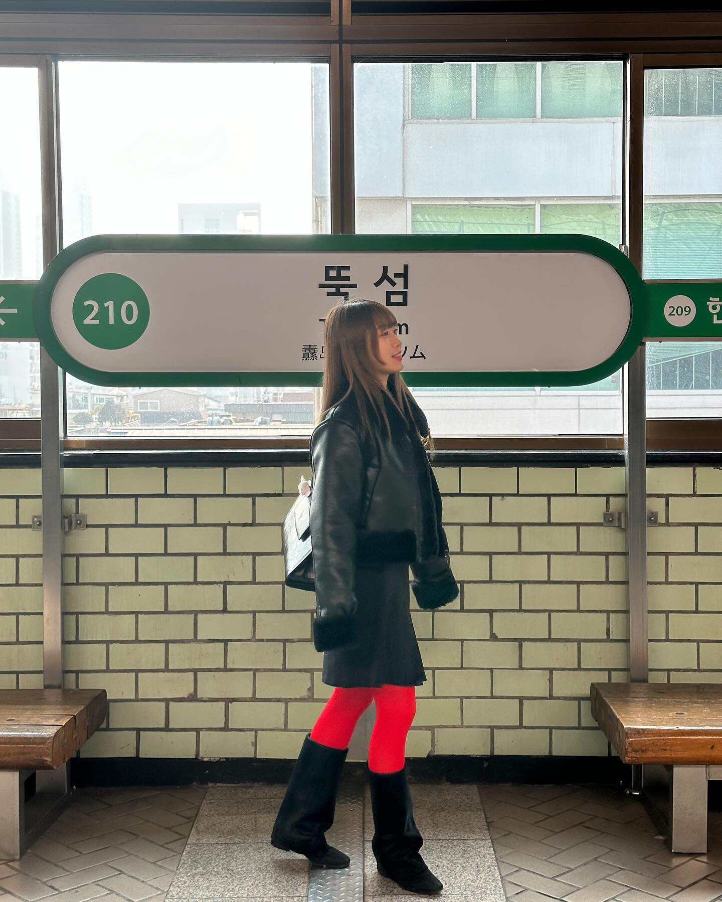 빨간색 한 방울..🩸

#redtights #赤タイツ