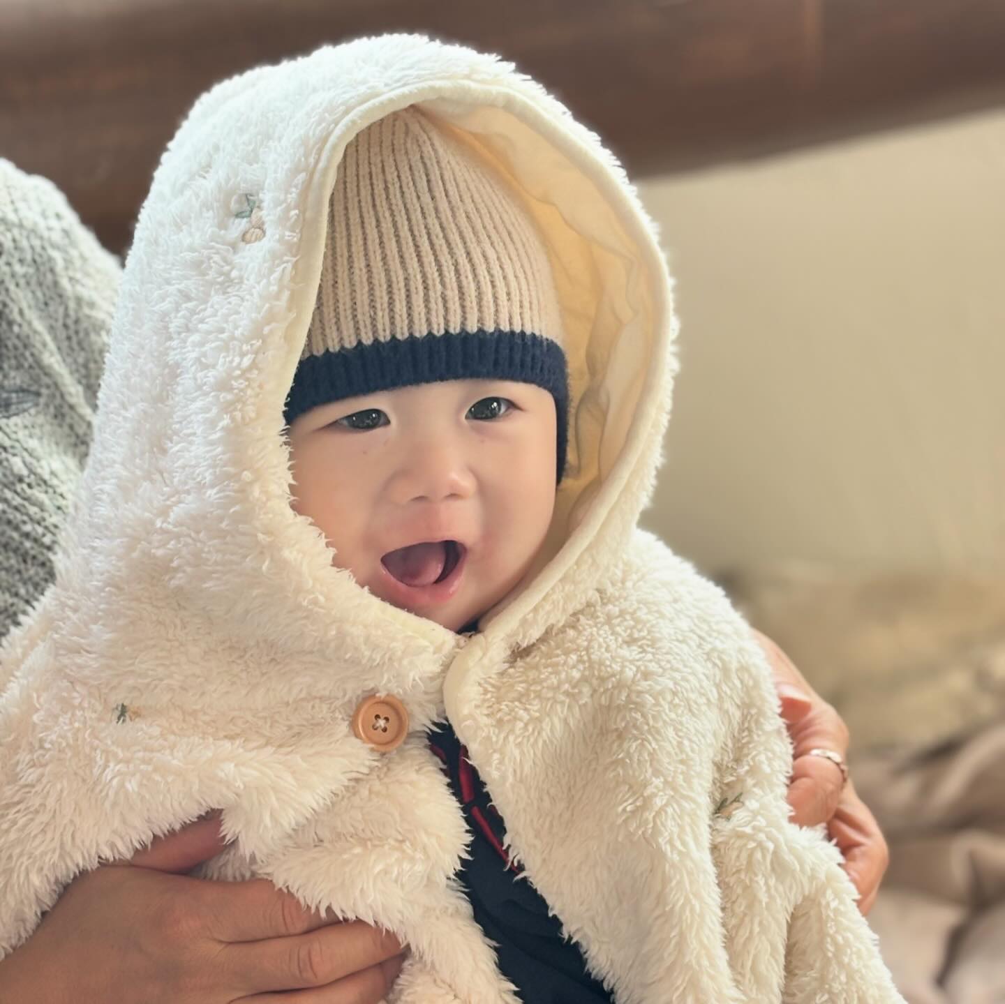어쩜 이렇게 하얗게 태어났을까싶을정도로
새하얀 로윤🤍🤍