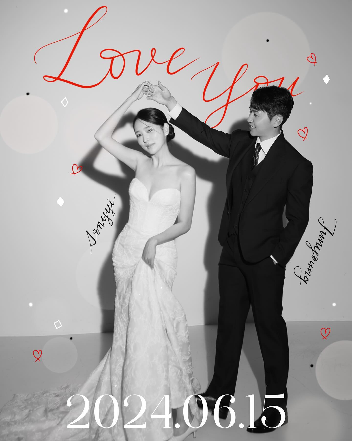 💌 D-15,
2024년 6월 15일 토요일 14시 비렌티 베르테홀
박준영🤍한송이 결혼합니다

한 분 한 분 직접 찾아뵙고 인사드리는게 도리이지만 
오랜만에 드리는 연락이 결혼 소식이라 
부담이 될까 망설여지고 조심스러운 마음에 
선뜻 연락을 드리지 못한 분들도 많습니다

너그러이 양해해 주시고 
넓은 마음으로 먼저 연락 주신다면 
기쁜 마음과 감사한 마음을 담아 소식 전하겠습니다

좋은 날, 귀한 걸음으로 축복해 주시는 모든 분들과 
먼 자리에서 축하해 주시는 분들의 사랑과 소중한 마음 
잊지 않고 보답하며 행복 하게 잘 살겠습니다🤵👰‍♀️