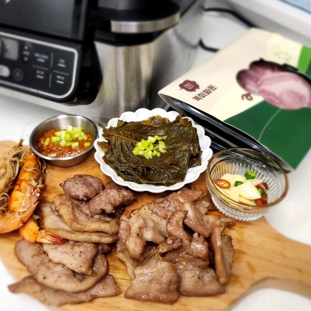 #공구
.
#복이와돈 
.
9월 20일 ~ 9월22일 단 3일간 진행!!
.
맛있는 특수부위 뒷고기 
1만원도 안되는 최저가 공동구매해요.
.
복이와돈 100% 한돈 특수부위 뒷고기
.
육즙팡팡 쫄깃쫄깃한 국내산 한돈 뒷고기
.
신선함을 유지하기 위해 스킨 포장 박스로 아이스팩과 함께 아이스박스에 포장되어 안전하게 집으로 배송완료! ^^
.
냉장실에 두고 하루정도 해동했어요.
키친타월로 핏물을 제거한 후 
달궈진 후라이팬에 지글지글 고기를 익혔더니 육즙과 쫄깃함이 기분 좋게 하는 거 있죠!? ^^
.
집에 있는 깻잎장아찌와 함께 싸먹었는데 새콤달콤 쫄깃쫄깃 육즙가득
행복합니다. ^^
.
날이 이제 선선해져 캠핑도 자주 가게 되는데 복이와돈 한돈 특수부위 뒷고기 주문해야겠어요. ^^
.
2024년 9월 20일 ~ 22일 단 3일간~!!
한돈 특수부위 뒷고기 공구가

▶ 모듬뒷고기 450g 9,500원
▶ 뿔항정 450g 9,500원
▶ 오꼅뽈항정 450g 9,500원
▶ 꼬들살 450g 11,900원

구매링크는 프로필에 있어요 😀
