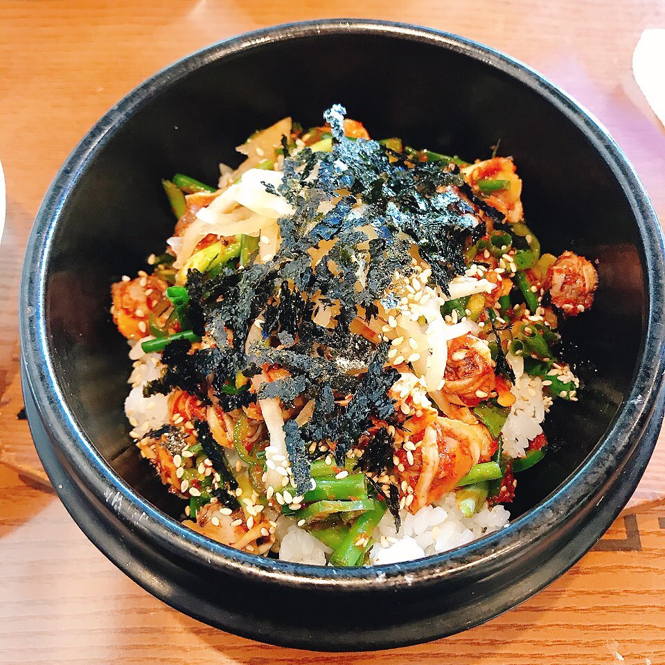 땡글이 만나고 와서 먹은 아점🍚
_
#꽃게살비빔밥 #꼬막비빔밥 #연안식당