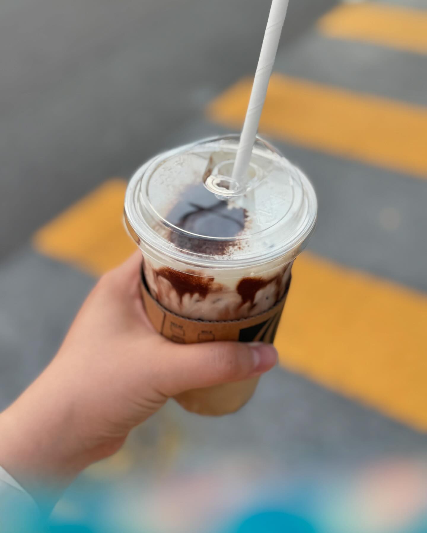 .
치과 갔다
머리 자르고 오는길
#스타벅스 #아이스블랙글레이즈드라떼☕️ 맛있네 😋
