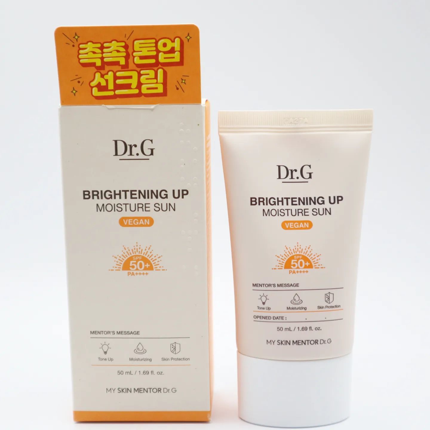 #협찬 #닥터지

날씨가 더워지면서 자외선이 걱정되는 시기가 오기 시작했어요
선크림을 바르지 않으면 피부노화가 더 빨리온다고해서 바르기 시작한 선크림! 닥터지 선크림은 찝찝하게 발리지 않고 산뜻해서 좋았어요

화장을 잘 하지 않는 저지만 자연스러운 톤업효과로 꾸안꾸 메이크업도 할 수 있고 잡티, 모공을 가려주는 베이스를 완성할 수 있다는게 문제성 피부를 가진 저에게는 큰 이점으로 다가왔어요❤️

초 민감해서 잘 못하면 피부가 뒤집어 지는 저도 안심하고 사용할 수 있을 만큼 순한 제품이라 매일매일 손이 가는 ✅️닥터지 선크림✅️ 입니다👍

📢닥터지 선크림은 가까운 올리브영에서 만나실 수 있어요
https://www.oliveyoung.co.kr/store/goods/getGoodsDetail.do?goodsNo=A000000180138&dispCatNo=1000001001100010001&trackingCd=Result_5

#선크림은닥터지 #닥터지선크림 #브라이트닝업모이스처선 #촉촉톤업선크림 #선크림추천 #올리브영선크림 #톤업선크림