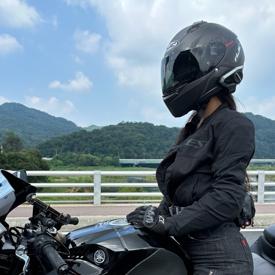 🏍️🌤️

𝟏
🅽
𝟐
𝟑
𝟒
𝟓
𝟔

📸 : ksanamita 

#yamaha #r3 #321cc #motorcycle #bike #바이크 #바이크스타그램 #바린이 #여라 #hjc #dainese #hufslow #다이네즈 #헙스로우