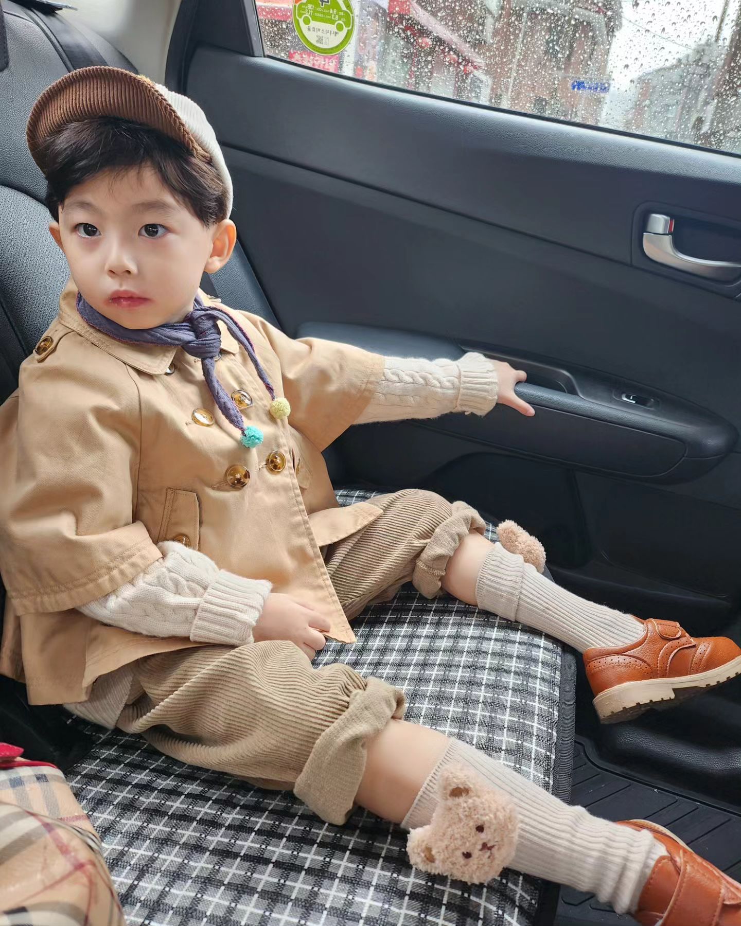 울아들 간만에 친구와 함께한 키카 나들이에
어찌나 신났는지~~ㅎ
집에 오자 마자 또 보고 싶다고 다음에 또 어디갈지 물어보는데 ;;;;;
하하 일단 푹 쉬고 이모랑  또 시간 내볼께♡ 
엄마는 이모랑 더 오붓한  시간보내고 픈건
안비밀........

#라온일상#주말일상#육아일상#다크써클 #대박#이제#자자