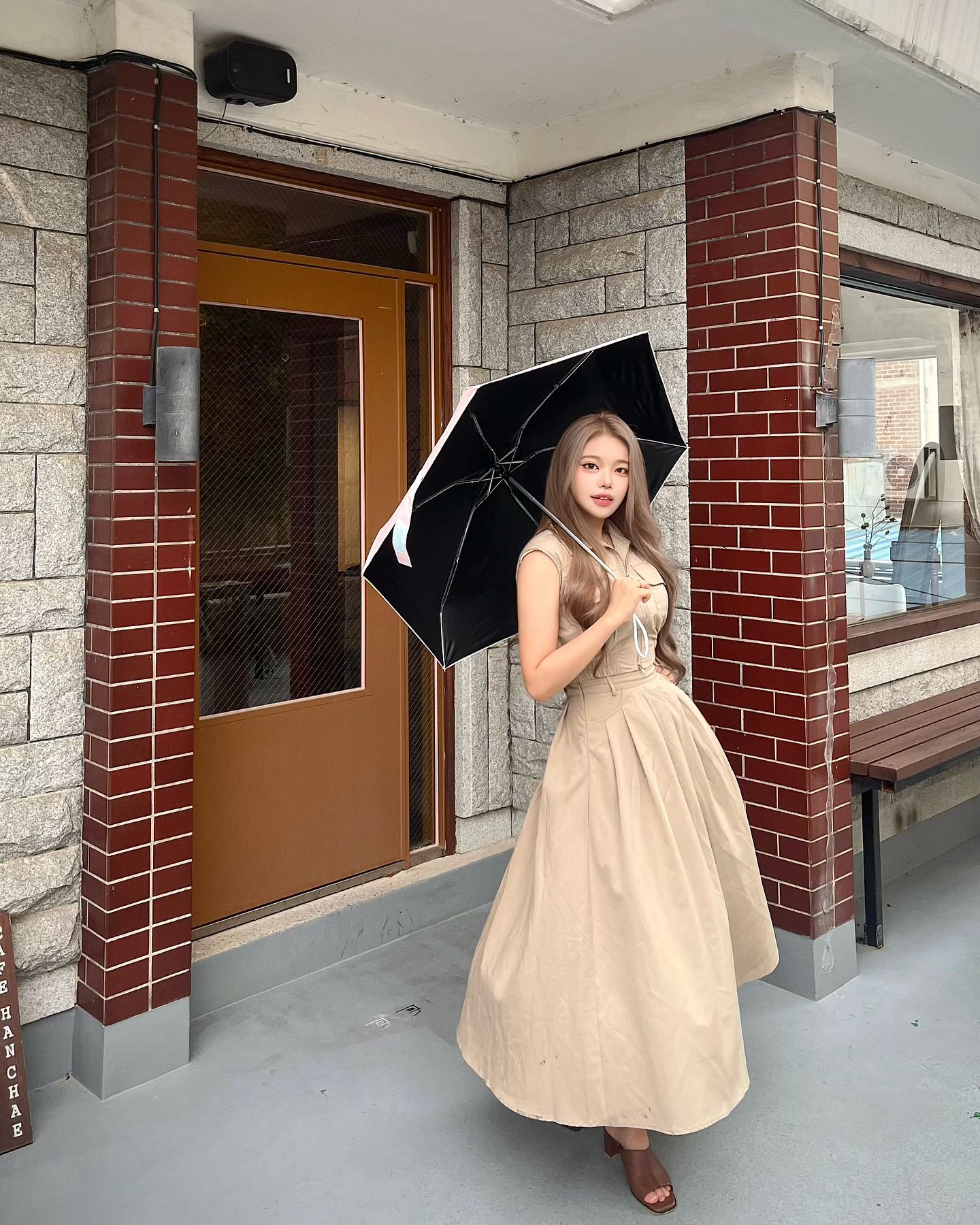 #협찬 
아주.. 가성비 좋고 예쁜 친구 발견 😍
#얼모스트블루 #우산 겸 #양산 🌂☂️

- 얼모스트블루에서 우산 겸 양산이 새롭게 등장과 동시에 자외선 차단율,차광률 99.9% 인증까지 완료된 아주 nice한 친구
- 칼라도 4가지라 취향에 맞게 선택 가능함(물론 난 핑크)
- 잔뜩 작고 가벼워서 인 마이 포켓 👌
- 개인적으로 비오는 날 보다도 비 오고 담날 왕더운데 이 친구 하나 있으니까 남들 까매질때 난 하얘지는 기분임 😋
.
almost.blue