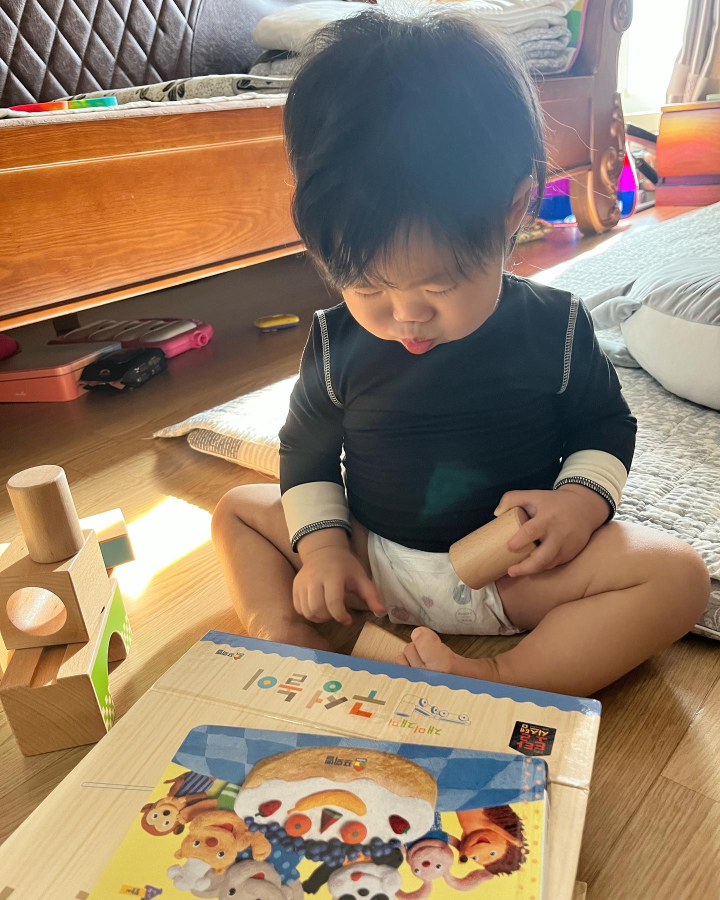 ˙ᵕ˙ᴴᵞ⁺⁴⁸⁸

책도 좋아하고 (아직까진)
블록도 제법 많이 가지고 놀고
요즘 대들기도 무지하게 대들고
똥배도 무지하게 나오고
너무 사랑스러움 ❤️

 ｡⋆ʜᴀʏᴇᴏɴ • 𝟷𝟻ᴍ 𝟽𝟼ᴄᴍ 𝟿.𝟽ᴋɢ ˚ෆ*₊