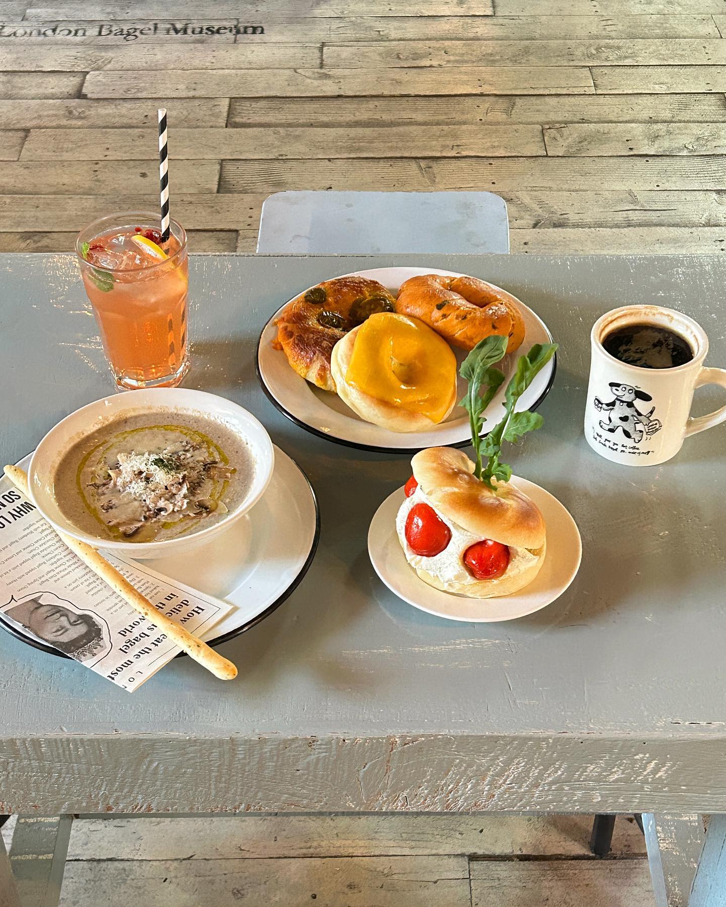 저번 달에 다녀 온 런던 베이글 🥯🤎
기대를 그마이 하고 갔음에도 개쩌는 맛,, 🥹 
진짜 인생 베이글 등극 ㅠ_ㅠ
 
웨이팅 또 해도 좋으니 나랑 베이글 먹으러 갈 쏴람? 🙋🏻‍♀️

#런던베이글뮤지엄