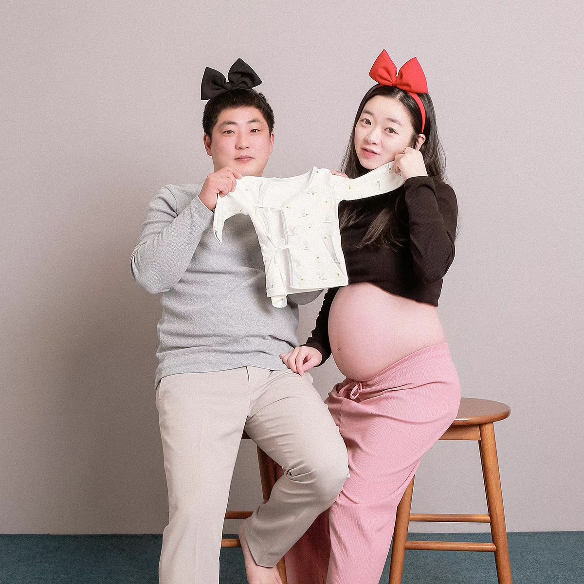 셀프사진첫경험📸
쭉쭉이나오기전에 풍선같은배남기고싶어서 처음가봣는데
다차려놓은밥상에버튼만눌리면되는건데도
공주는사진찍기가너무어렵쥥🥲
그래도너무재미써찡

쭉쭉아이번주말고다음주에나왕 엄마주말한번만더보내고🤪💙

#셀프만삭