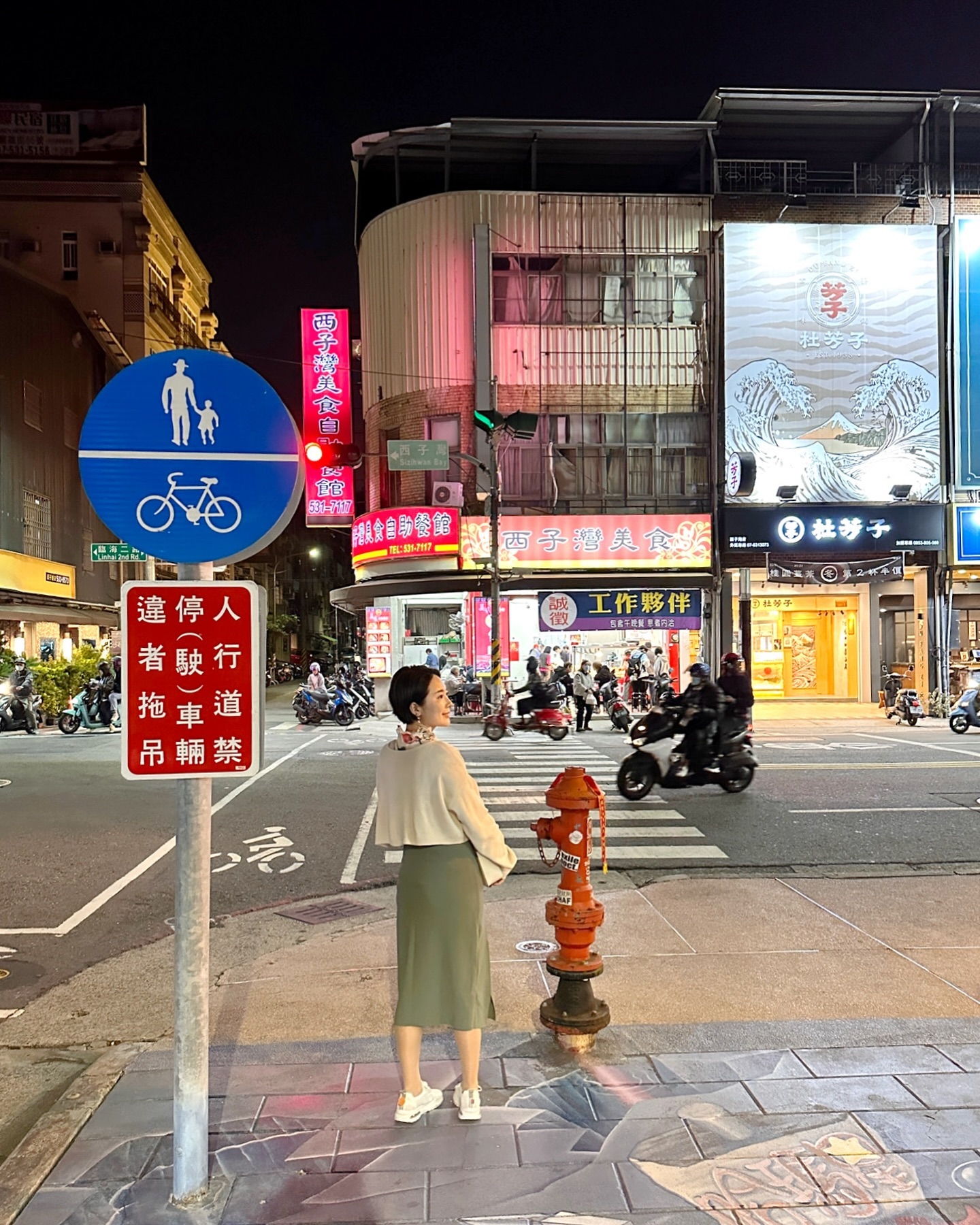 넘넘 행복했던 대만여행, 
관광지 말고 현지인 많은 곳 곳곳 다 돌아다나고 
눈이 정말 즐거웠던 여행 ♥️
또 가고싶다아 

#여행 #해외여행 #대만 #대만여행
#패션 #스타일 #데일리 #셀카 #셀피 #셀스타그램 
#데일리룩 #숏컷 #여행사진 #가오슝 #가오슝여행
