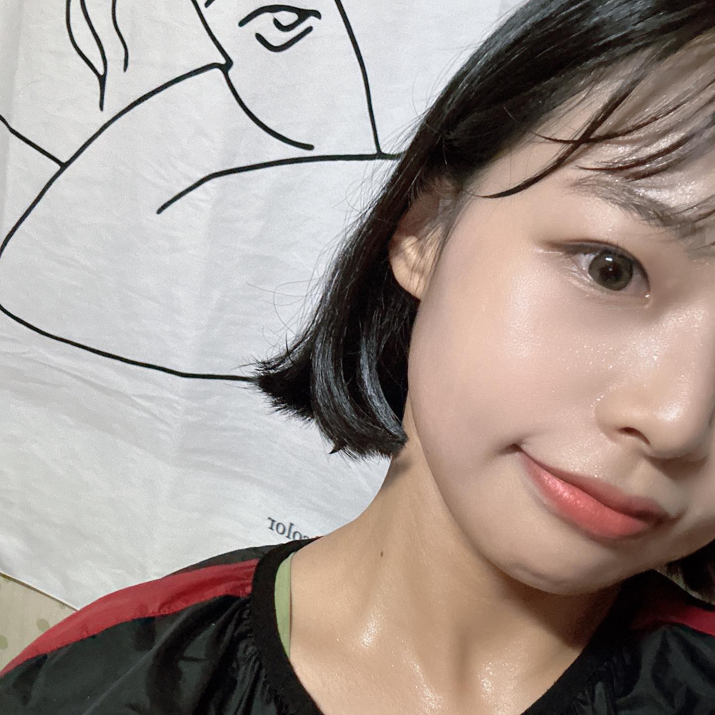오운완!!!

오늘은 하루종일 밖에 있다가 들어와서
땀복입고 간단히 싸이클만 호다닥했어요( ᐕ)੭

날도 더워지는데 거기에 땀복... 
시너지 대박이에요!!!!

워낙 땀쟁이라 그런지 땀복 안에서 땀이....와랄랄랄ㄹ라ㅏㄱ 샤워기 튼줄알았어요🤦🏻‍♀️

나름! 뿌듯한 마음으로 씻고, 폼롤러로 마무리합니다~

#오운완 #ㅇㅇㅇ #홈트레이닝 #홈트 #땀복 #싸이클 #실내싸이클 #유산소운동 #운동하는여자 #운동소통 #운동맞팔