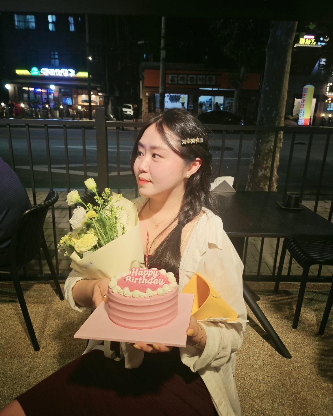 Chaotic 🤪그래두 Happy #birthdaygirl 💛