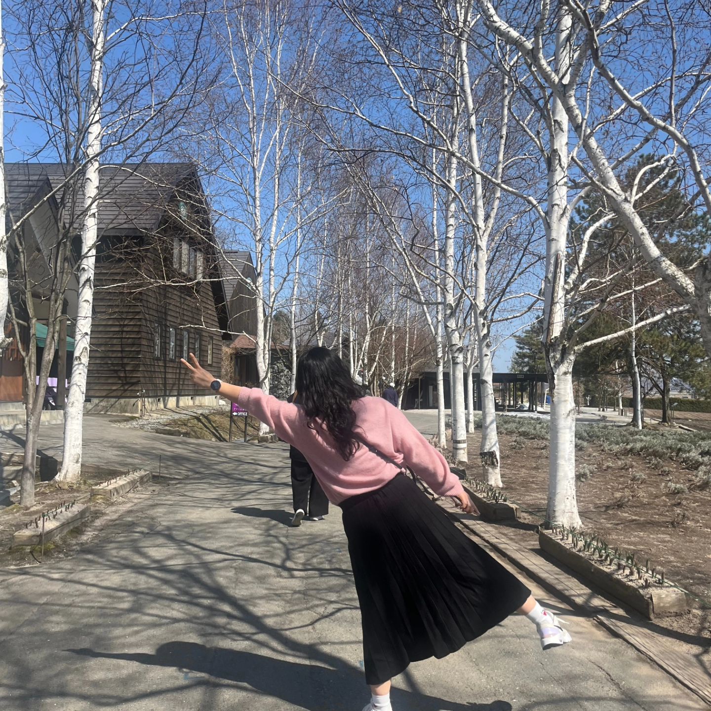 🥰🥰
.
.
동생은 텐션 올리라고하고
엄마는 시끄럽다고하고
어느장단에 춤을 춰야하나🎶
#팜토미타
#라벤더아이스크림
#비에이투어
#청의호수 #아오이케
#흰수염폭포
#세븐스타나무
#스스키노거리
#삿포로2일차