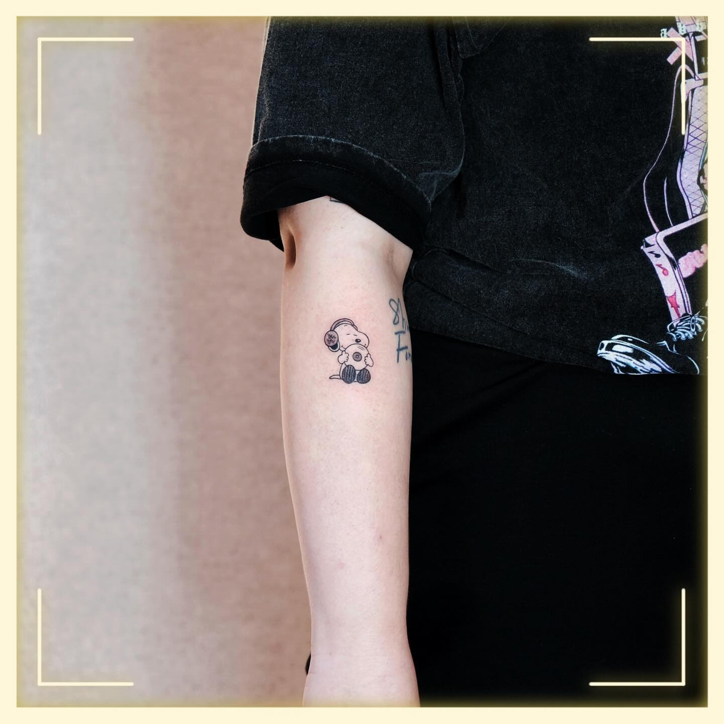 Snoopy🖤🤍
.
.
Tattoo👉DM / Open kakao
.
.
.
.
.
.
#koreatattoo #animetattoo #cutetattoo #snoopytattoo #hongdaetattoo #ミニタトゥー #イラスト #韓国タトゥー #illustrationtattoo #홍대타투 #일러스트타투 #만화타투 #스누피타투