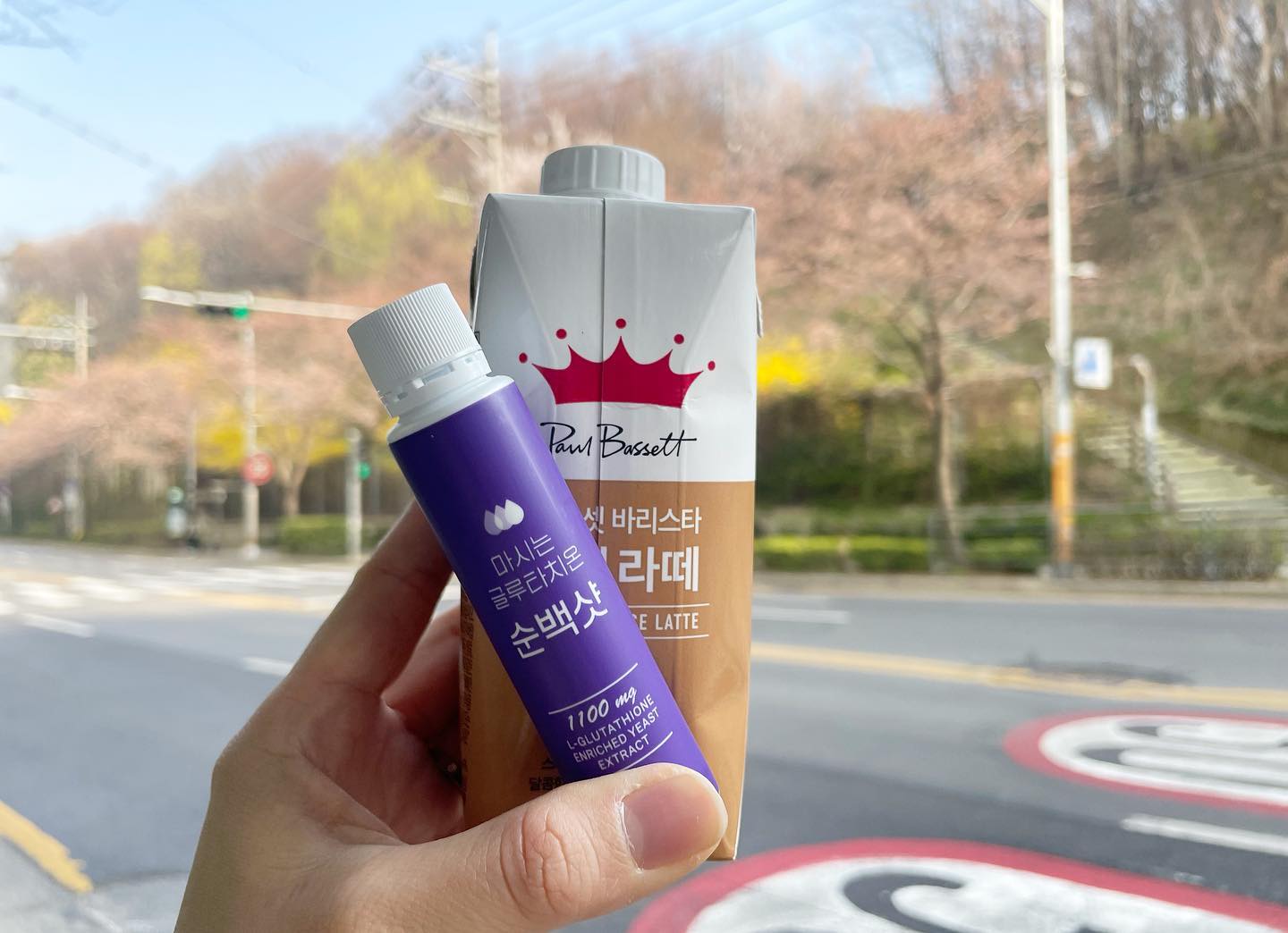 출근길 필템이자 홈쇼핑핫템⭐️
유일하게 먹는 영양제인ㅋㅋ #마시는글루타치온 순백샷💜
순도 높은 글루타치온에 유산균, 히알루론산, 밀크씨슬 등등 부원료도 짱짱하게 들었다!
새콤달콤해서 입 심심할 때 입가심 느낌으루 건강관리중💜

#맘베이벤트 #마시는글루타치온 #마시는글루타치온순백샷 #글루타치온