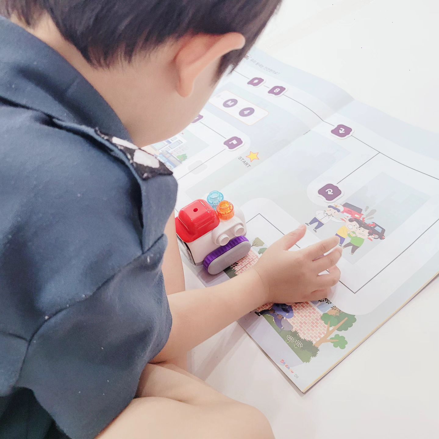 #공개수업 ㅋㅋ 아진짜구엽당 #코딩 처음보는데 
야무지게 잘하능 너의 모습 이뻐 ♡

#마창진 #촌아기 #7살 #아들 #귀엽뽀짝