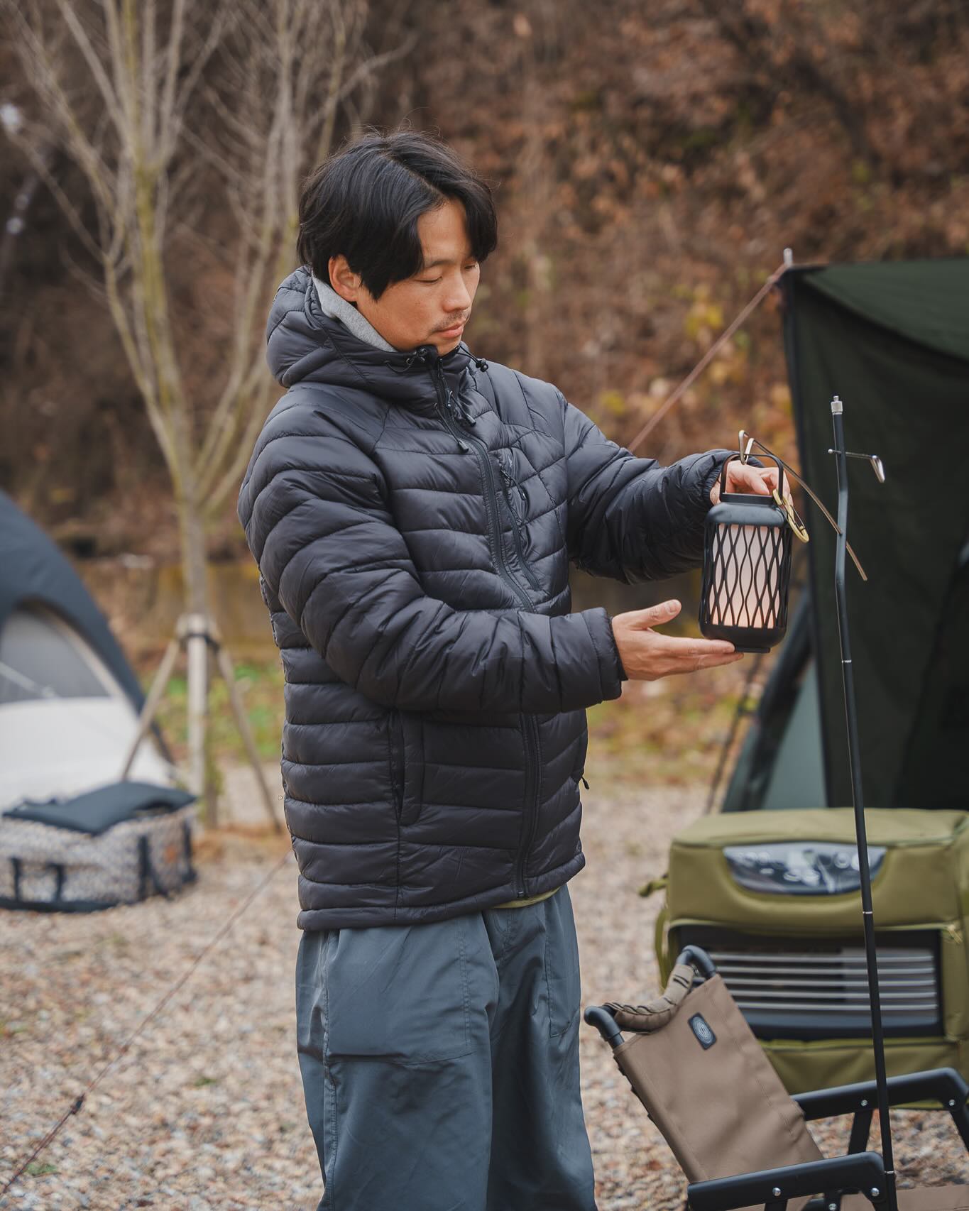 #협찬 pinewood.korea_official 

크리스마스가 지나다니
시간이 정말 빠르죠!

날씨는 춥지만 파인우드 자켓
덕분에 따뜻하게 보냈지 뭐에요☺️

가볍지만 보온성도 좋아서
간편하게 입기 좋더라고요.

북유럽 감성의 파인우드
아비스코 인슐레이션 자켓은
재활용 페트병으로 충전재를 사용한
친환경 자켓이랍니다👍🏻

주머니가 많아서 소지품 보관도 편리하고,
후드 부분에 드로우 스트링이 있어서
바람 걱정도 없어요💛

#파인우드 #캠핑룩 #인슐레이션자켓 #아비스코인슐레이션 #캠핑자켓 #자켓 #캠핑옷