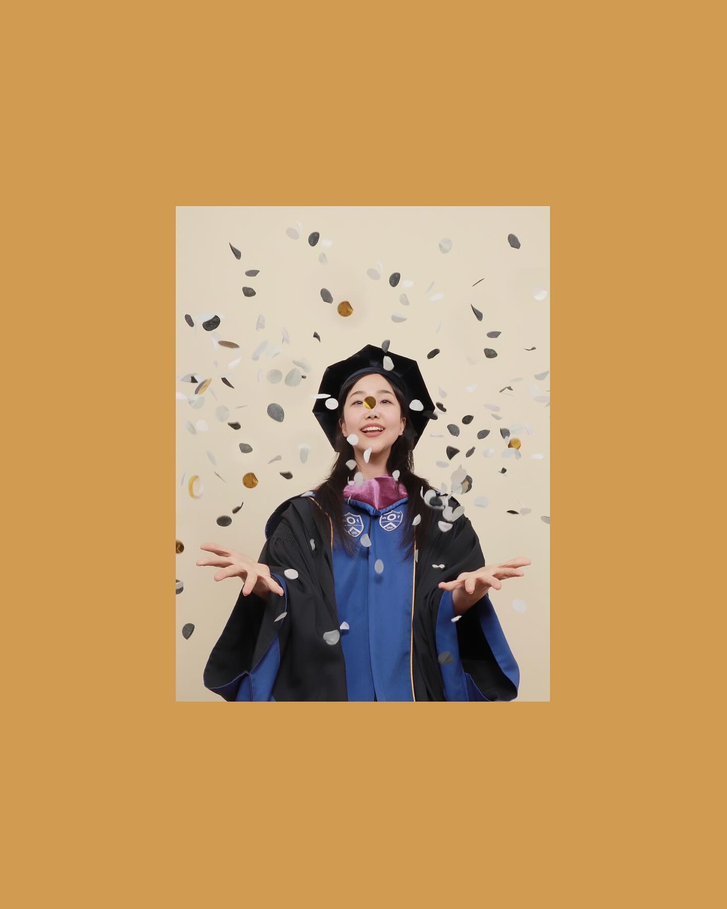 🎓(또) 졸업했습니다.
학부 때는 항상 내일을 꿈꿨는데 석사과정 동안은 수없이 어제의 선택을 곱씹으며 보낸 것 같아요. 안 그랬어도 좋았겠지만, 그날엔 그럴 수밖에 없었겠다는 것도 알아채주자 ! 그러는 동안 곁에서 항상 응원해주고 토닥여주고 입에다 뭐라도 넣어준 가족 및 친구들 고맙습니다. 오늘로 새로운 매듭을 지었으니 이제 뒤돌아보지 않고 어디 한번 가볼게요 >>>>>