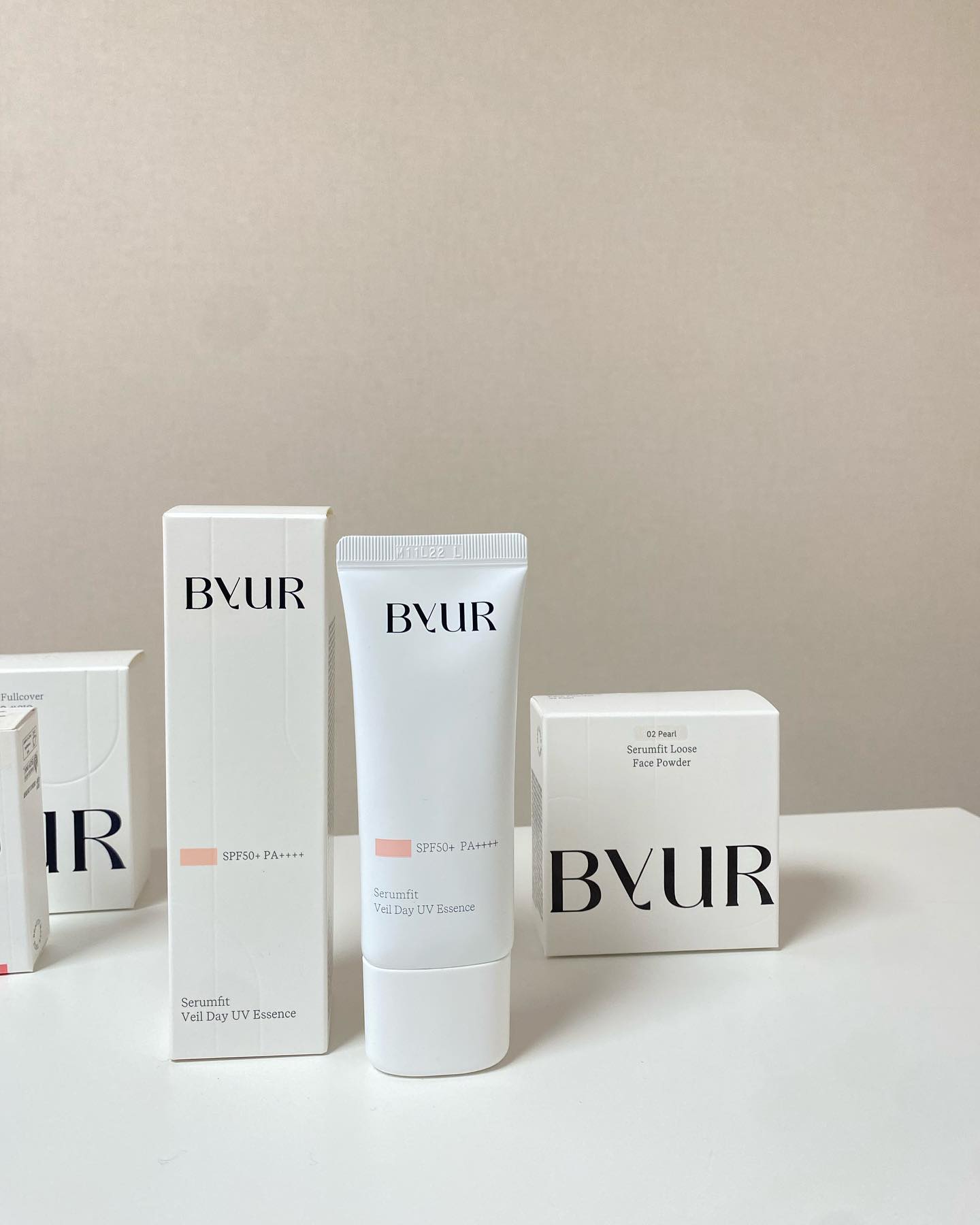 #광고
never thought i would say this…but winter is the season for sunscreen 🧴 ❄️ 
바이유어 선크림 제품! 겨울에도 선크림 필수인 것 아시죠? 은은한 핑크 빛이어서 바르면 자연스럽게 스며들어요! 촉촉한 제형으로 메이크업 전에 바르면 화장 잘 먹는 쫀쫀한 피부 가능! SPF50+으로 자외선 차단도 잘 되고 피부에 생기도 주는 바이유어 제품…진짜 🤩🤩 
#뷰티메이트 #바이유어 #byur #BYUR #UV에센스 #선크림 #선에센스 #촉촉한선크림 #바이유어선크림 #선크림추천 #모델 #제품제공 #ambassador #model