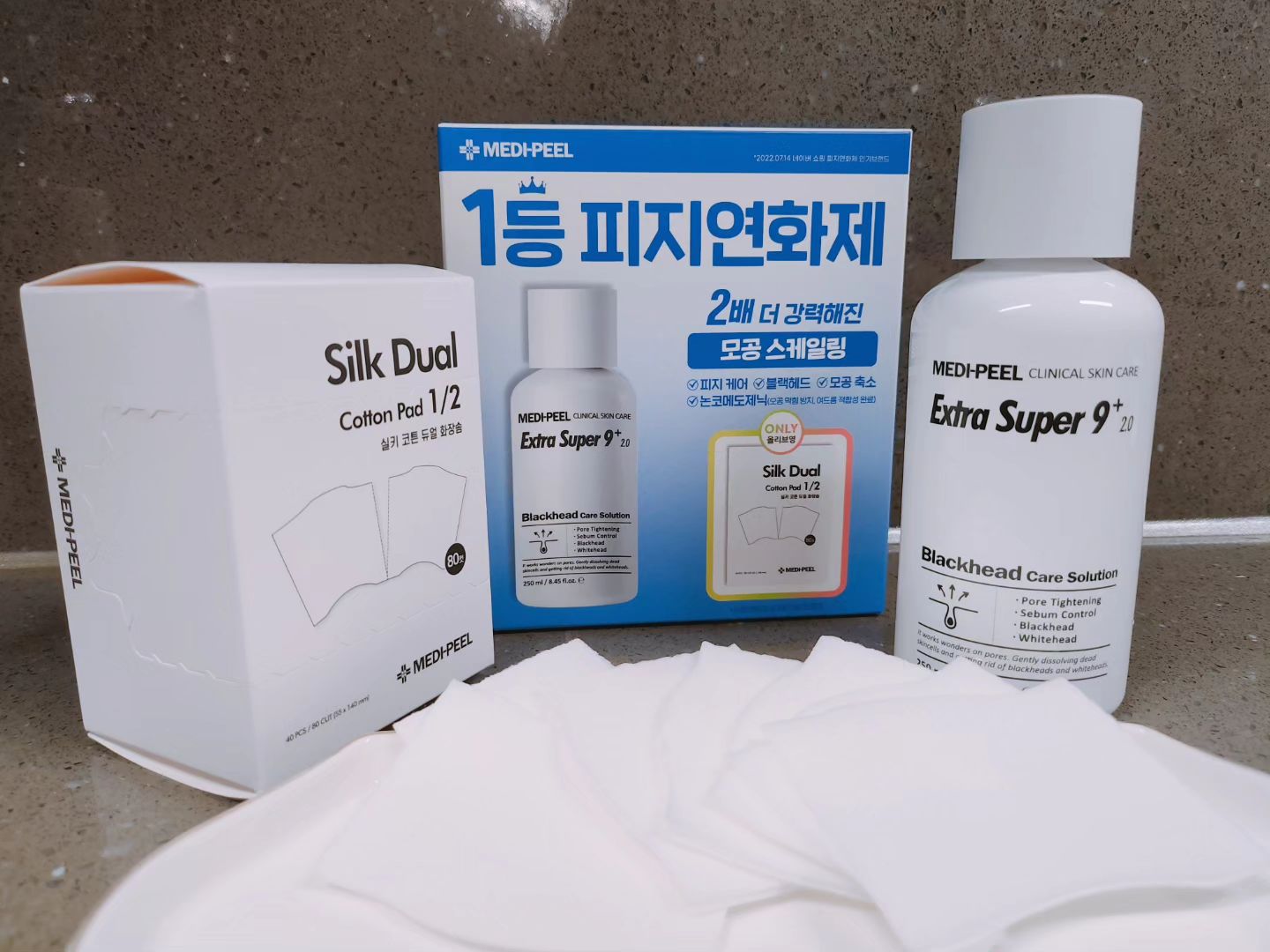 #협찬

자극걱정없이 순하게 불리고 녹이는 올리브영 원조 피지연화제,
엑스트라 슈퍼9 플러스, 실키 듀얼 코튼 패드💙

무더운 날씨가 길어질수록 늘어나는 모공과 피지,
올리브영원조피지연화제로 모공 속 노폐물, 피지,모공수축을
집에서 간단하게 케어해보기로 했어요.
엑스트라 슈퍼9 플러스는 기존 제품대비 모공속피지,
모공축소 2배이상 업그레이드 되어 출시되어 자극없이 순하게
피지와 모공케어가 가능한 올리브영원조피지연화제로
AHA, BHA 함유로 더 강력해진 노폐물 케어까지 가능해요.

민감 예민보스 피부도 자극없이 모공 피지케어 가능한
올리브영 피지연화제 엑스트라 슈퍼9 플러스 추천합니다!

•Thanks to •
medipeel.official

#메디필, #medipeel #엑스트라슈퍼9플러스 #메디필엑스트라 #메디필엑스트라9 #블랙헤드연화, #메디필피지연화제 #원조피지연화제 #올리브영피지연화제 #블랙헤드추천템 #블랙헤드코팩 #올리브영추천템 #피지관리 #올리브영코팩 #NCT재민 #NCT재민추천템 #kskincare #kbeauty
