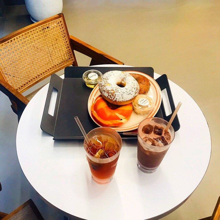 명동 어바웃 베이글 맛집 분위기 좋은 명동역카페
