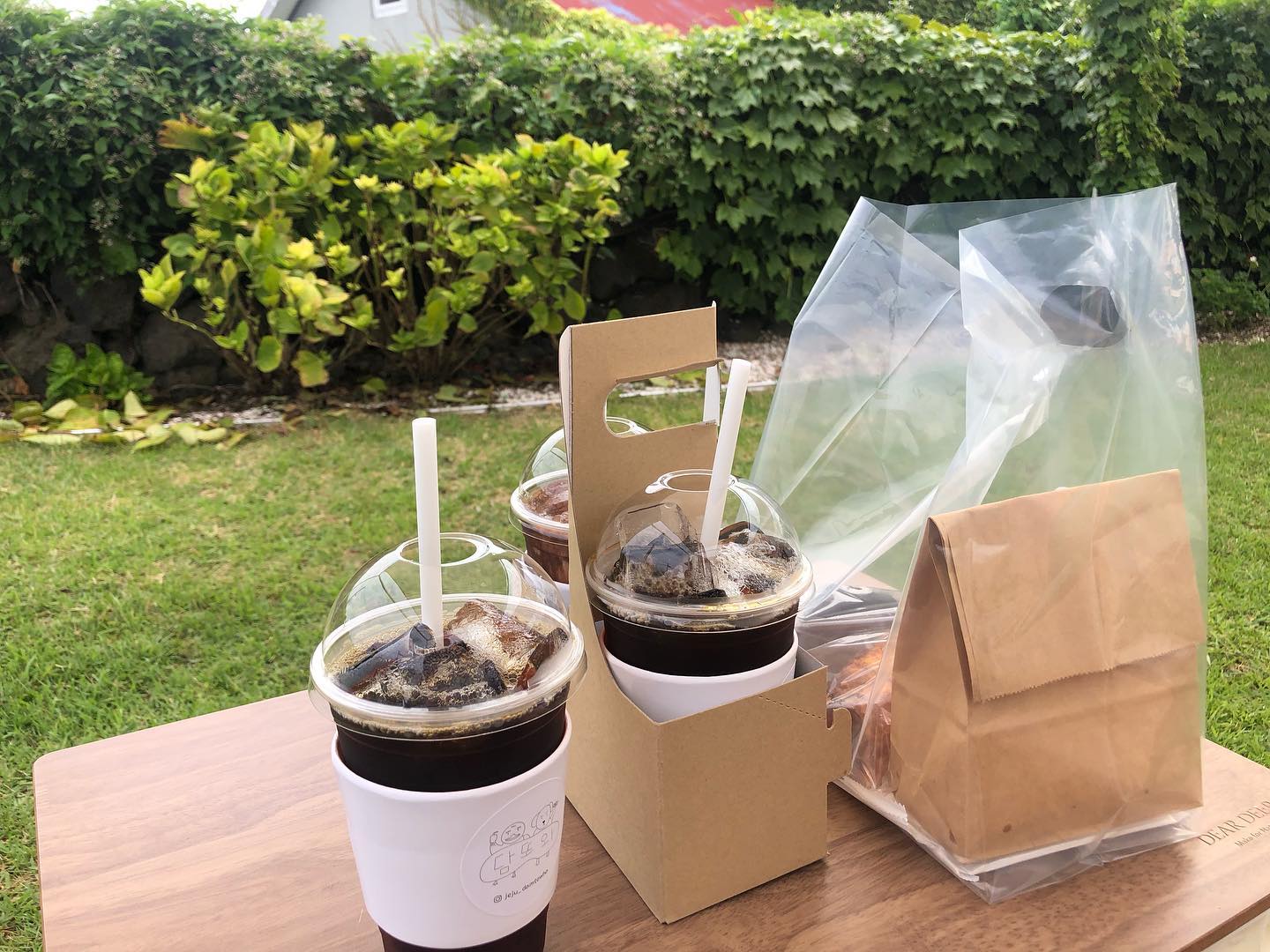220827_제주도
주말이 여유롭다🌿
커피랑 빵 사서 숙소가기

#제주도 #담또와 #담또와소금빵 #월정리카페 #월정리 #브런치