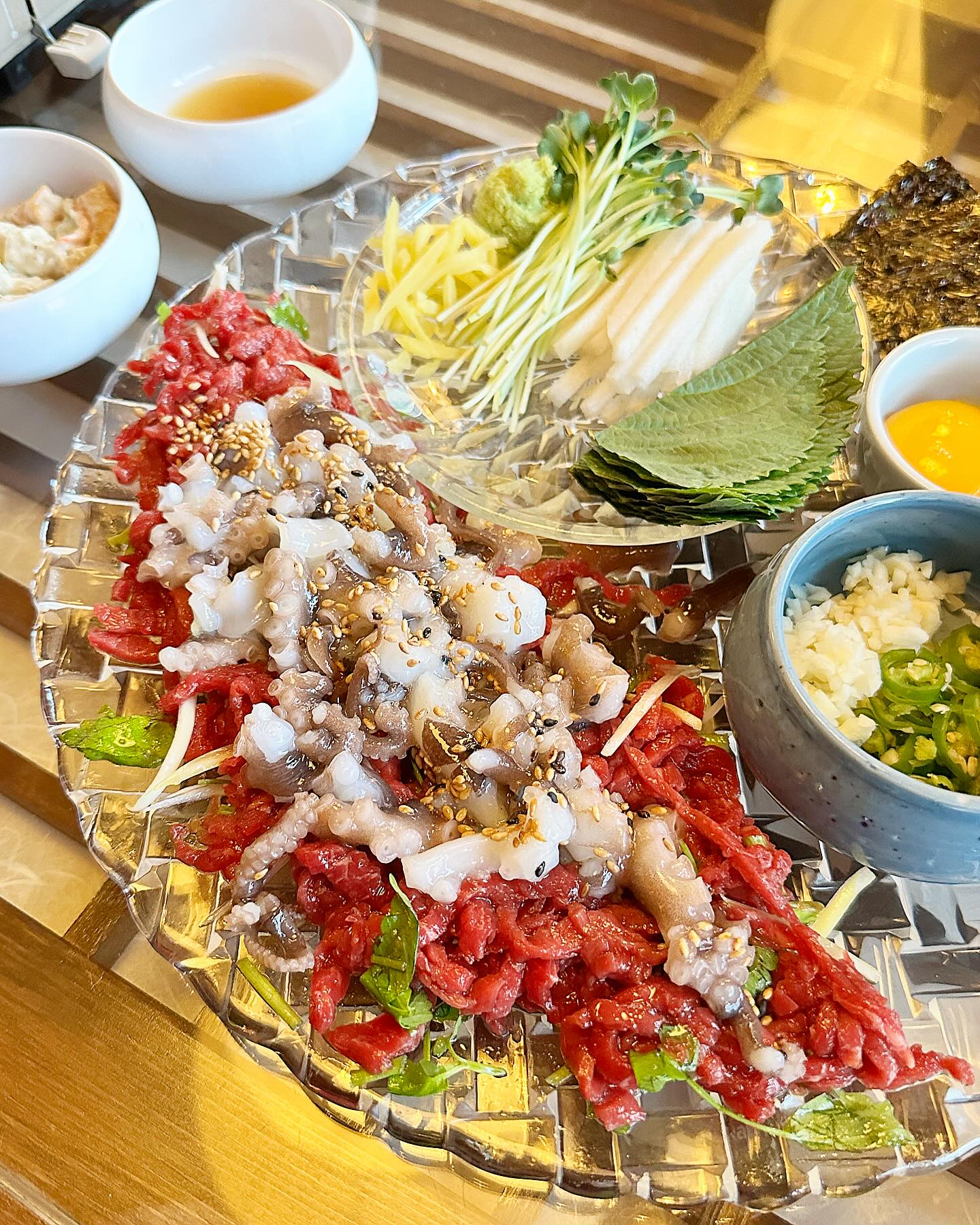 #협찬 당일 도축친 뭉티기를 먹을 수 있는
“육회담”

오늘의 픽 메뉴🍴
산낙지 육회 탕탕이 43,000원

TV프로그램 고기서만나 강호동,권은비 육회맛집
분리된 독립된 룸이 많아 회식하기 좋고
육회,뭉티기 말고도 다양한 메뉴 가득 가득 

주소
👉🏻 강남구 압구정로2길 46 강남상가 지상 1층 제1호

연락처
👉🏻 0507-1391-5866

영업시간
👉🏻 월 - 수 13:00 ~ 01:00
👉🏻 목 - 토 13:00 ~ 02:00 
👉🏻 일 13:00 ~24:00

#육회담 #가로수길술집 #강남뭉티기 #세로수길술집 #신사역술집 #신사동술집 #가로수길육회 #고기서만나뭉티기 #육회 #탕탕이 #술스타 #야식그램