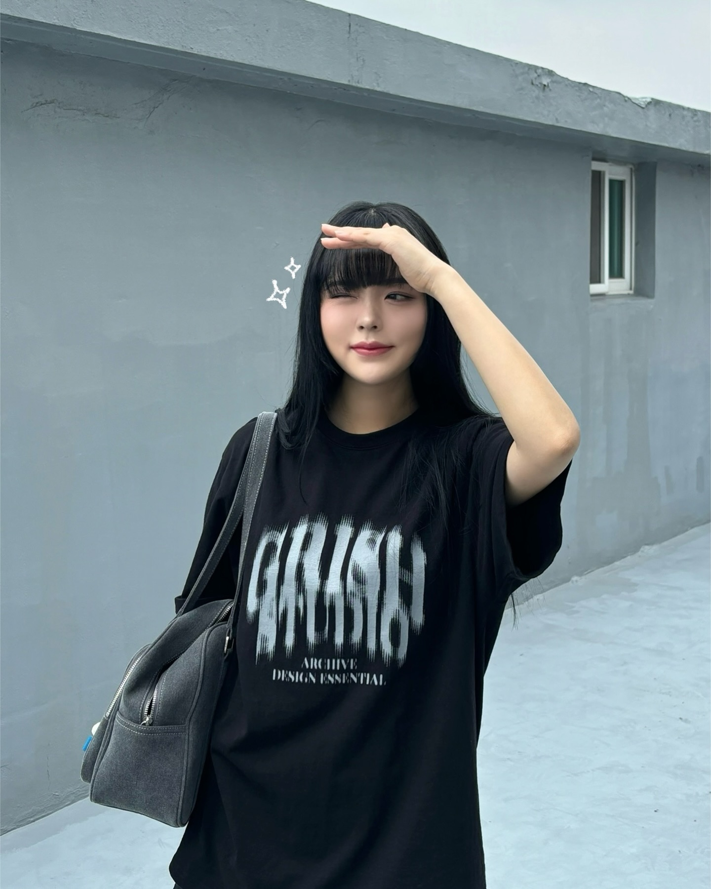 뭐 입을 지 고민일 때는 역시 올블랙🖤➿
오버핏이라 더 예뿌〰️〰️〰️

grish_official 
▪️제품명 : 시그니쳐 블러 블랙 로고 티셔츠(xl)

#그리쉬 #grish #데일리코디 #여름반팔 #반팔 #반팔티 #무신사 #올블랙 #블랙 #블랙코디 #오버핏 #오버핏반팔 #여름 #여름코디 #여름블랙 #여자코디 #무신사추천 #블랙패션 #패션계정 #페스티벌코디 #페스티벌룩