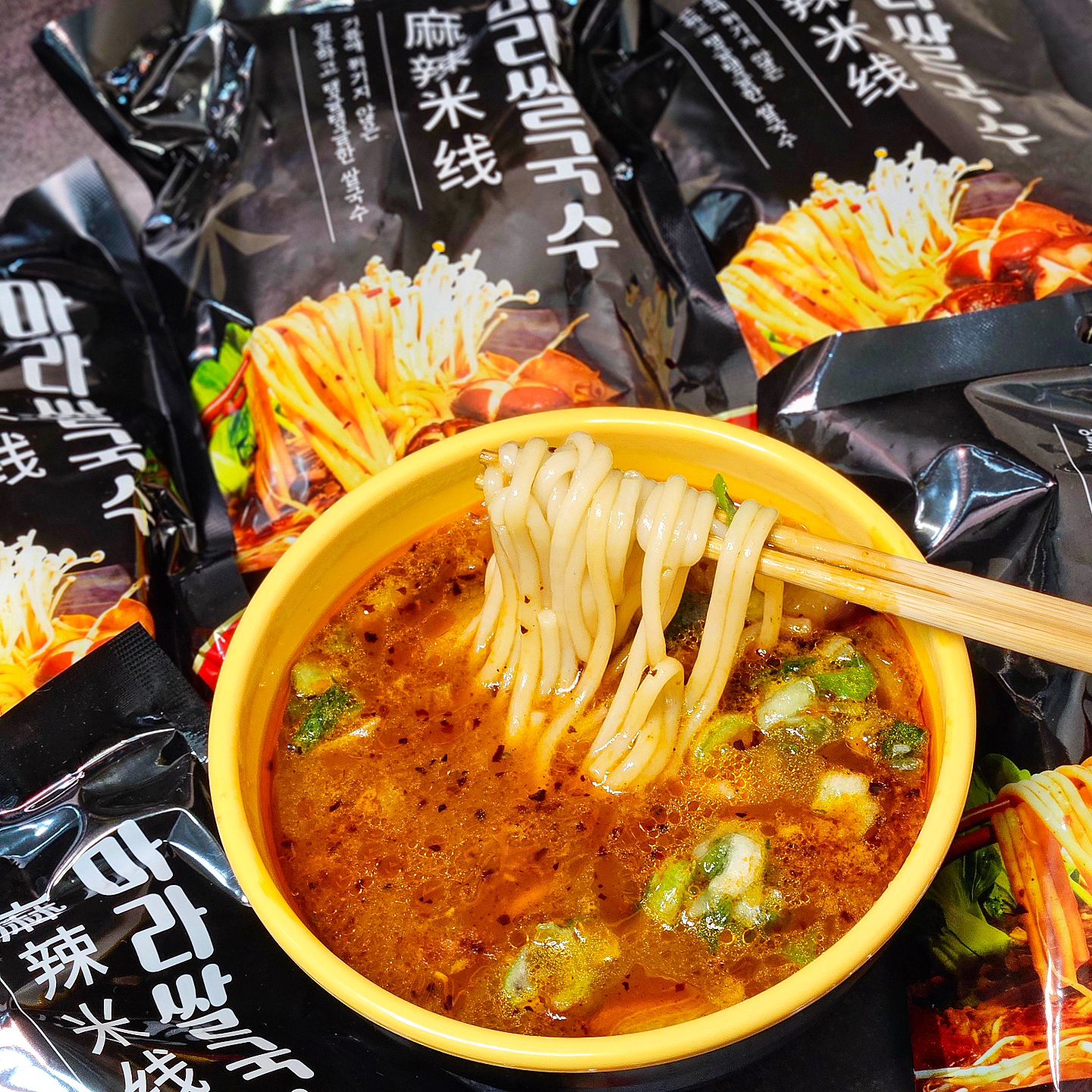 #협찬 마라덕후들 환장할 쌀국수🥣

운남쌀국수를 모티브로 한 마라쌀국수!
전혀 자극적이지 않고 얼큰한 국물에 쫄깃한 면발😍

상온보관 가능해서
라면처럼 끓여먹기만하면 끝!

초등학생부터 어르신까지
모두 즐길 수 있는 부담없는 마라쌀국수💓

마라덕후들
무조건 먹어보긔?✨️

🛒[마라쌀국수]
https://www.coupang.com/vp/products/7014728824?itemId=21084410323&vendorItemId=84423326502&isAddedCart=

#쌀국수 #쌀국수맛집 #마라탕 #마라탕맛집 #마라맛집
#마라쌀국수 #운몽_밀키트 #밀키트맛집 #맛집
#밀키트 #밀키트추천  #마라탕밀키트 #마라탕면 #foodporn