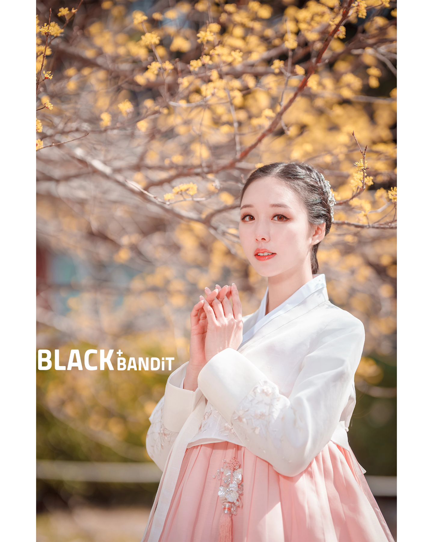#BLACKBANDiT_st
X #김가온 💕님과 함께...
.
.
m. 김가온
p. 서녘킨pd
s. 삼일절
.
#서녘_김가온 #한복
#portrait #photography
#snap #profile