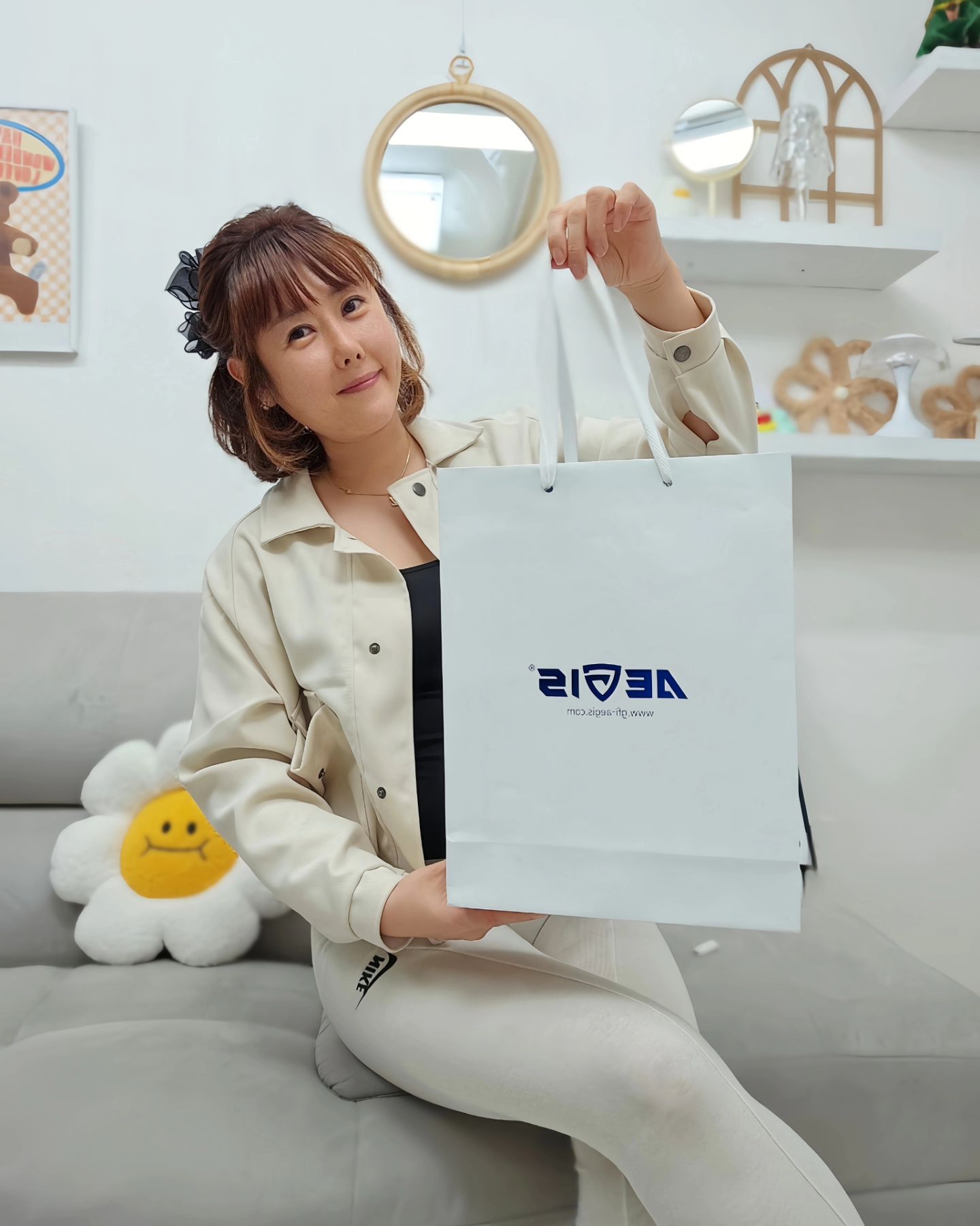 #협찬 

안전을 위한 선물 🎁 생각만 해도 
너모 좋잖아영~🤭 

차원이 다른 안심탭의 자동 소화 능력을 갖춘
#이지스멀티탭 으로  마음을 전해보셔요😊 

소방 안전 기업이  직접 만든 #자동소화
"이지스 멀티탭" 은 일반 멀티탭과 비교 노노🫷 

자동 소화 캡슐을 내부에  장착해 골든 타임을
놓지지 않고 자동으로 화재진압을 해주는
#안심탭 이거든요👏👏 

특히 아이들 있다면  반려동물과 함께 라면
더욱  이지스 멀티탭을 추천합니다!! 

선물 하기도 좋게 패키지도/디자인도/안전도
다 잡은 "이지스"  안전 멀티탭 🙉 

우리의 소중한 가족을위해 지인을위해
작은 소화기 능력을 갖춘 안전 멀티탭 으로 우리집을 지키셔요🤗

_aegis_official

#멀티탭추천 #멀티탭 #안전한멀티탭 
#화재예방 #화재예방멀티탭 #자동소화 
#자동소화멀티탭 #안심탭 #인테리어멀티탭 
#예쁜멀티탭 #이지스멀티탭 #이지스 #안전 
#안전용품 #집스타그램 #집꾸미기 #방꾸미기 
#인테리어 #감성인테리어